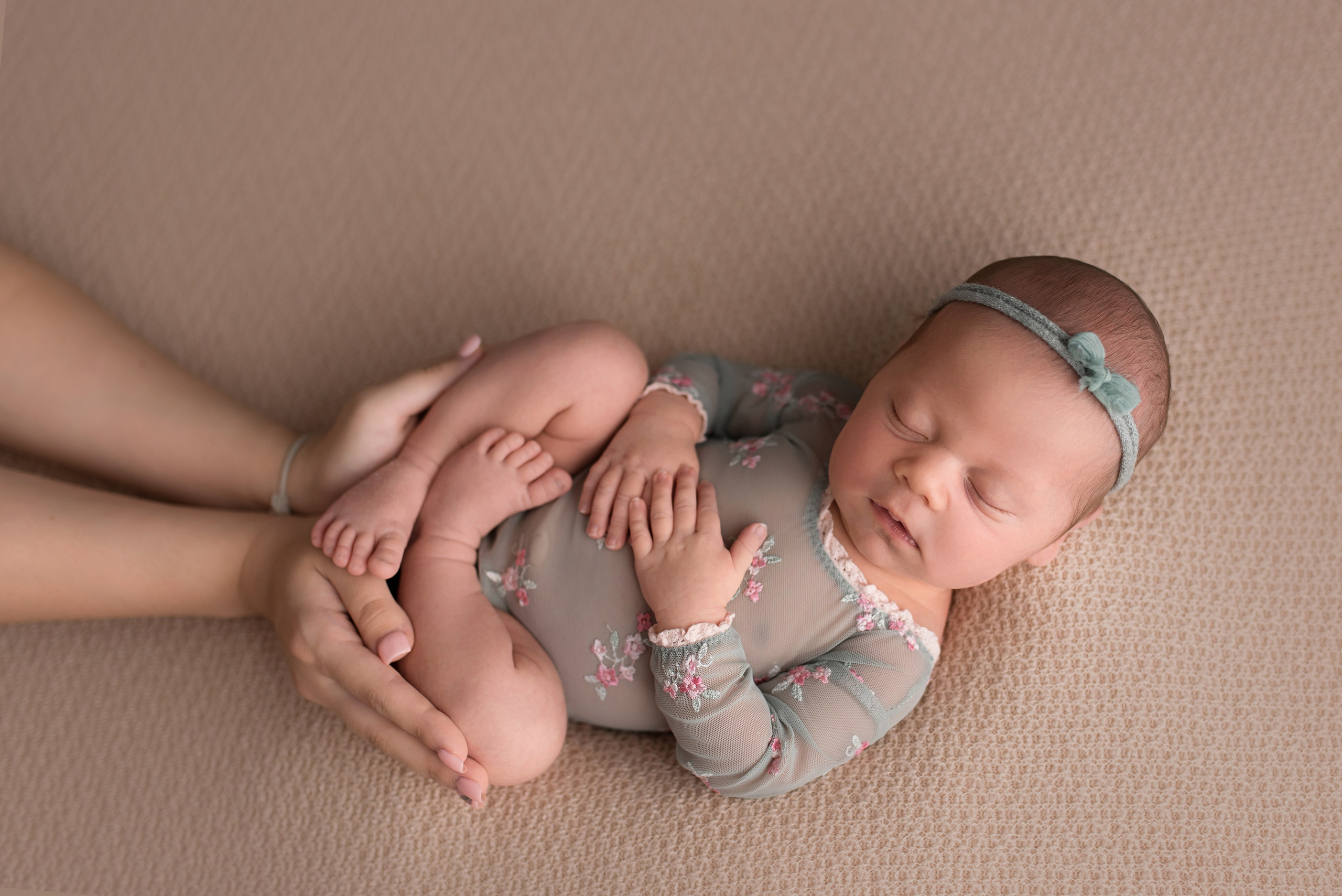 Alisa 15 days. In-home newborn photography Raleigh & area Katya Kulikova