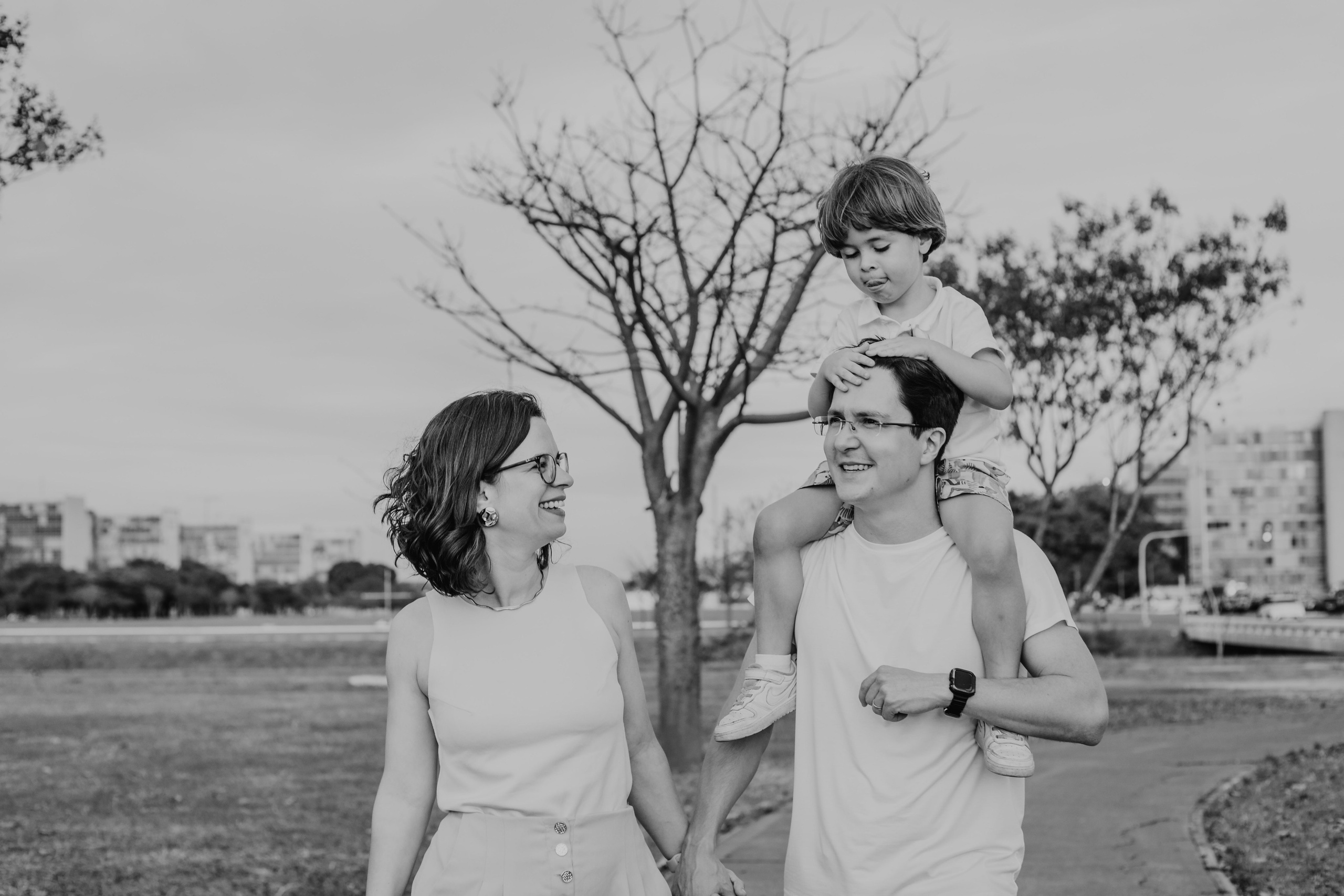 Ensaio Família na Catedral de Brasília | Fotografia Afetiva em Brasília. Ize Fotografia — Ensaios e Festas de Família em Recife e Brasília