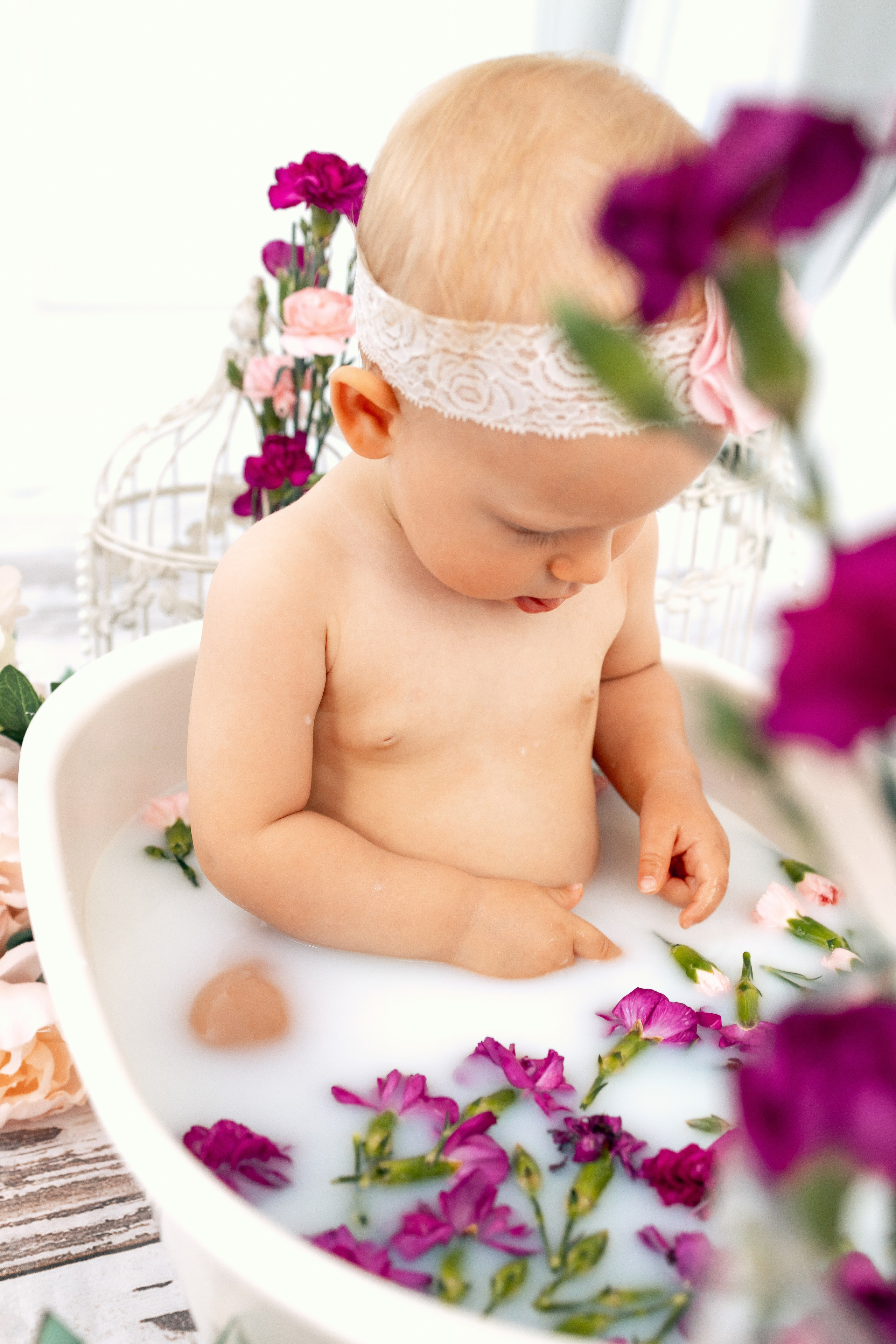 Milk bath. Anaeliseevaphoto.com