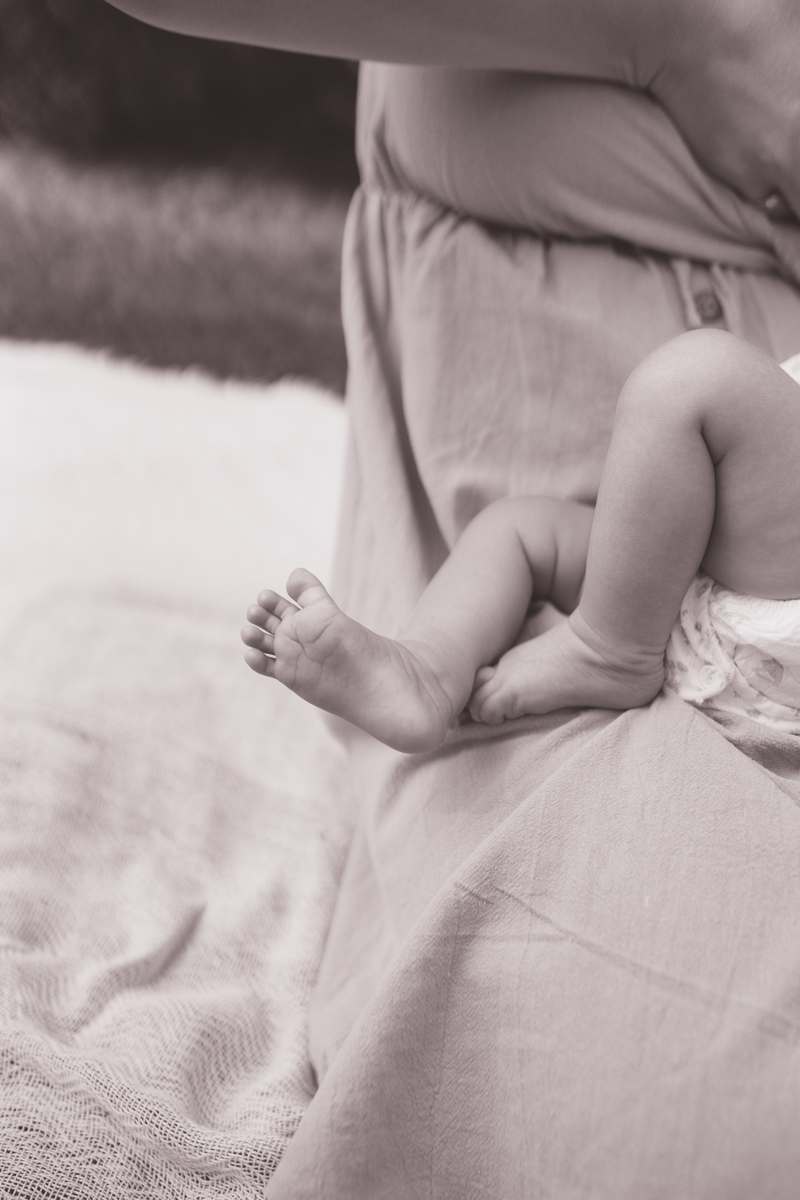 Mother Earth: Proiect de Fotografie Maternitate | Mădălina Beda. Madalina Beda- Artist vizual, fotograf, doula la nastere, consultant babywearing Brasov si in toata tara