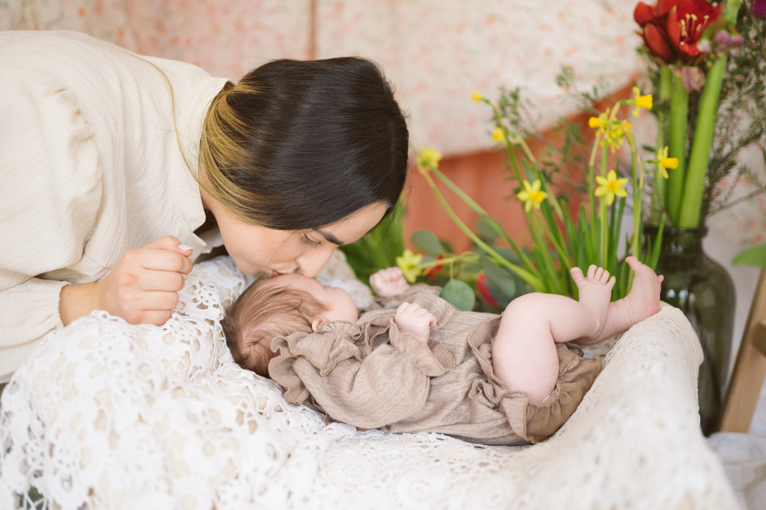 Ședințe Foto Primăvara Colorată Brașov | Mădălina Beda. Madalina Beda- Artist vizual, fotograf, doula la nastere, consultant babywearing Brasov si in toata tara
