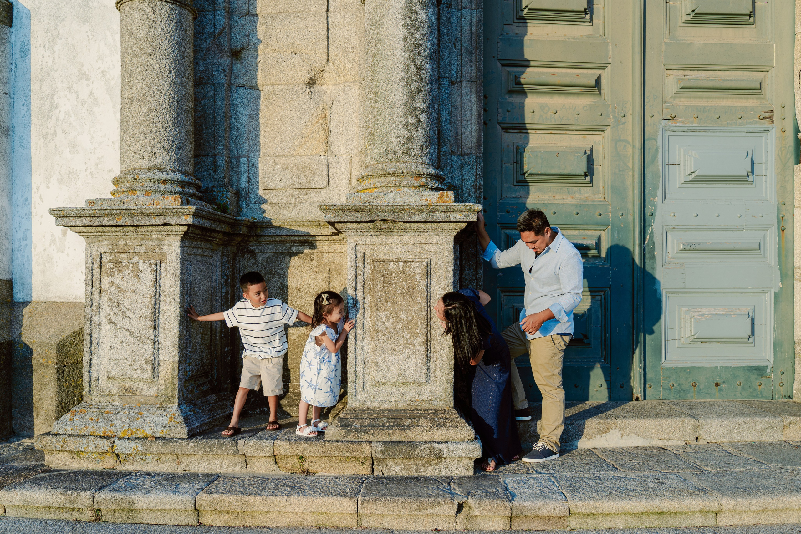 Family photo shoot in Porto. Photographer in Portugal Polina Gotovaya