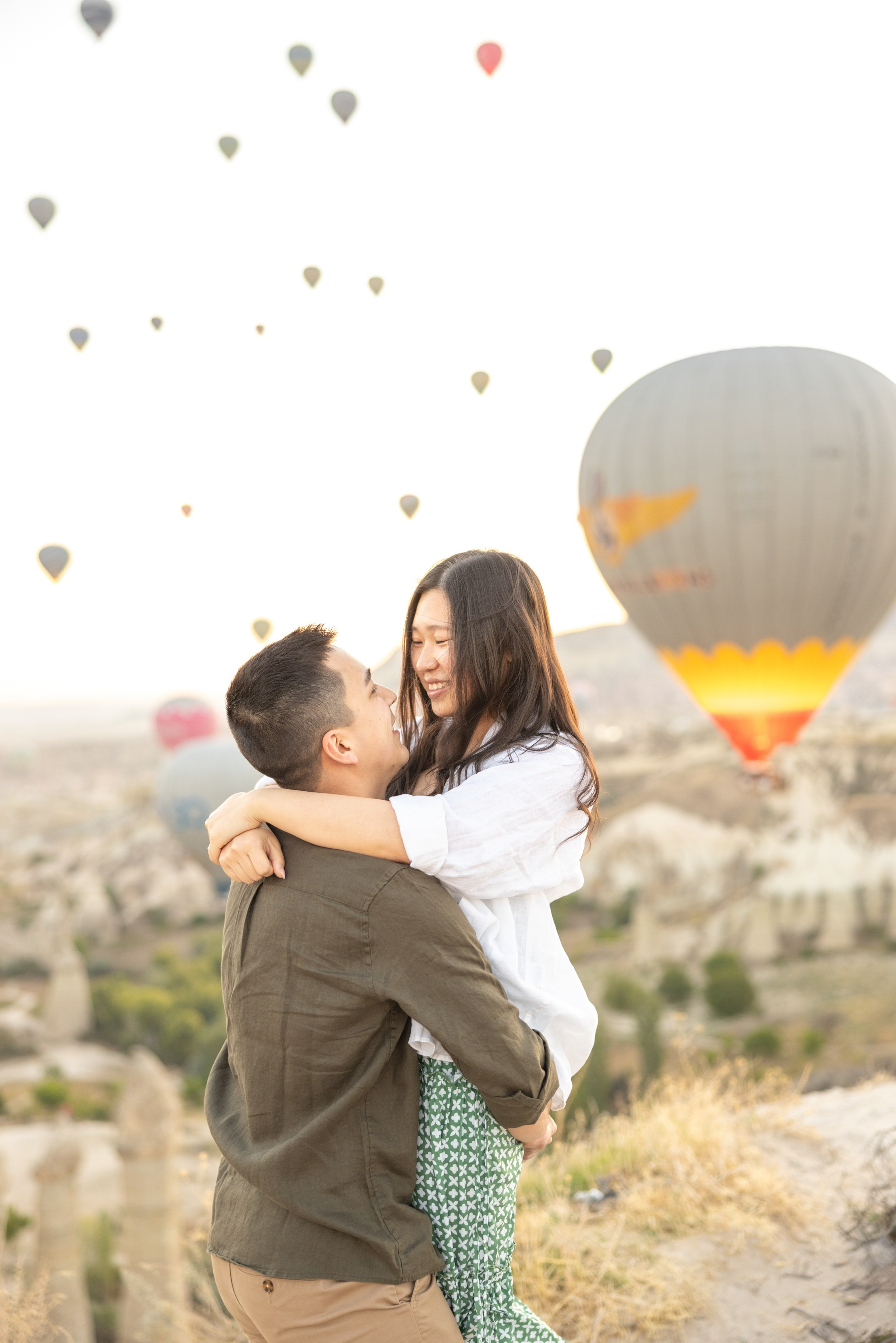 Romantic Love Story Photoshoot with Hot Air Balloons in Cappadocia. Julia Ganch I Fashion Wedding Photography I Cappadocia Turkey