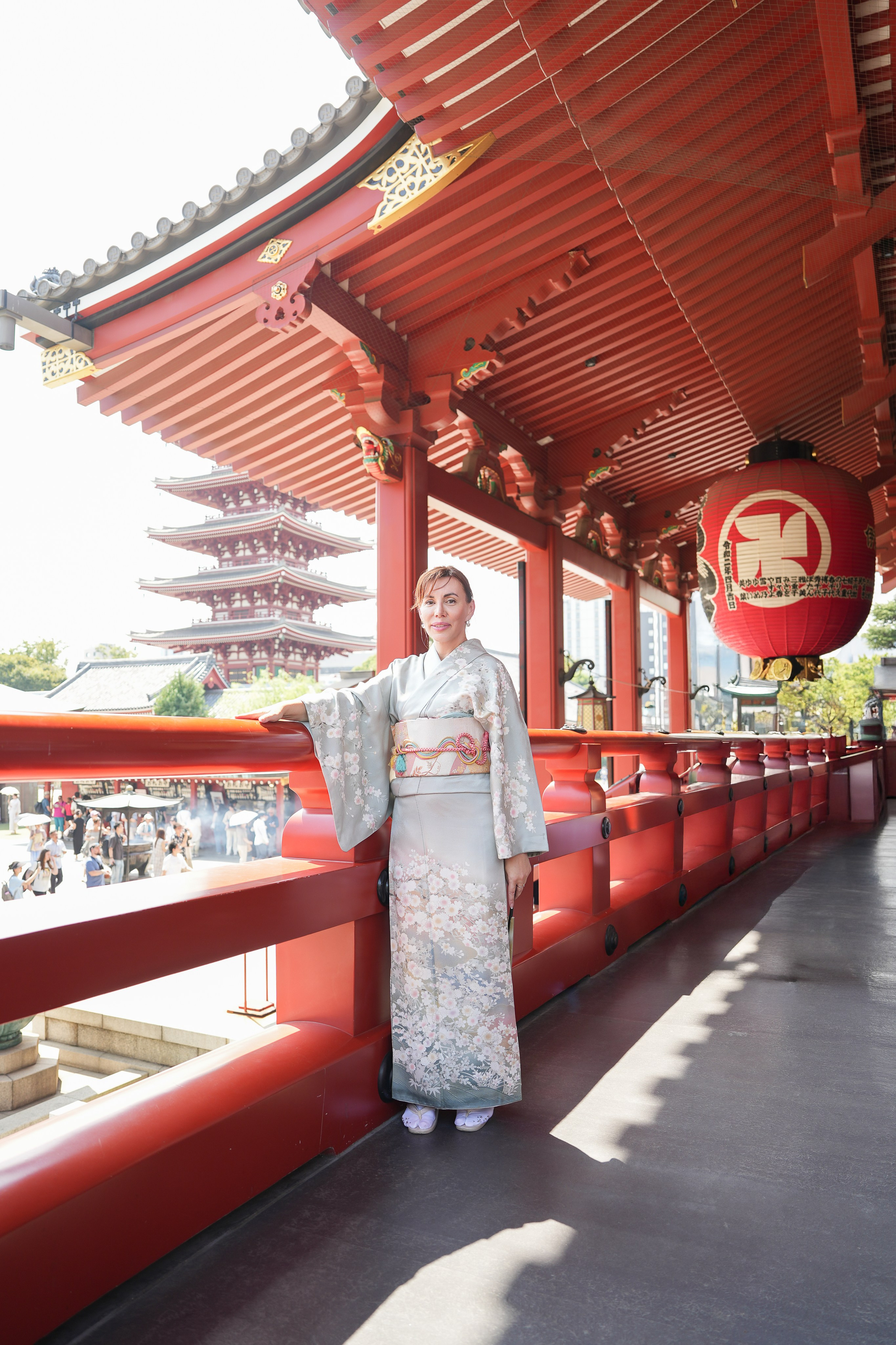 Фотосессия в кимоно у храма Сэнсодзи в Токио. Фотограф в Токио Япония