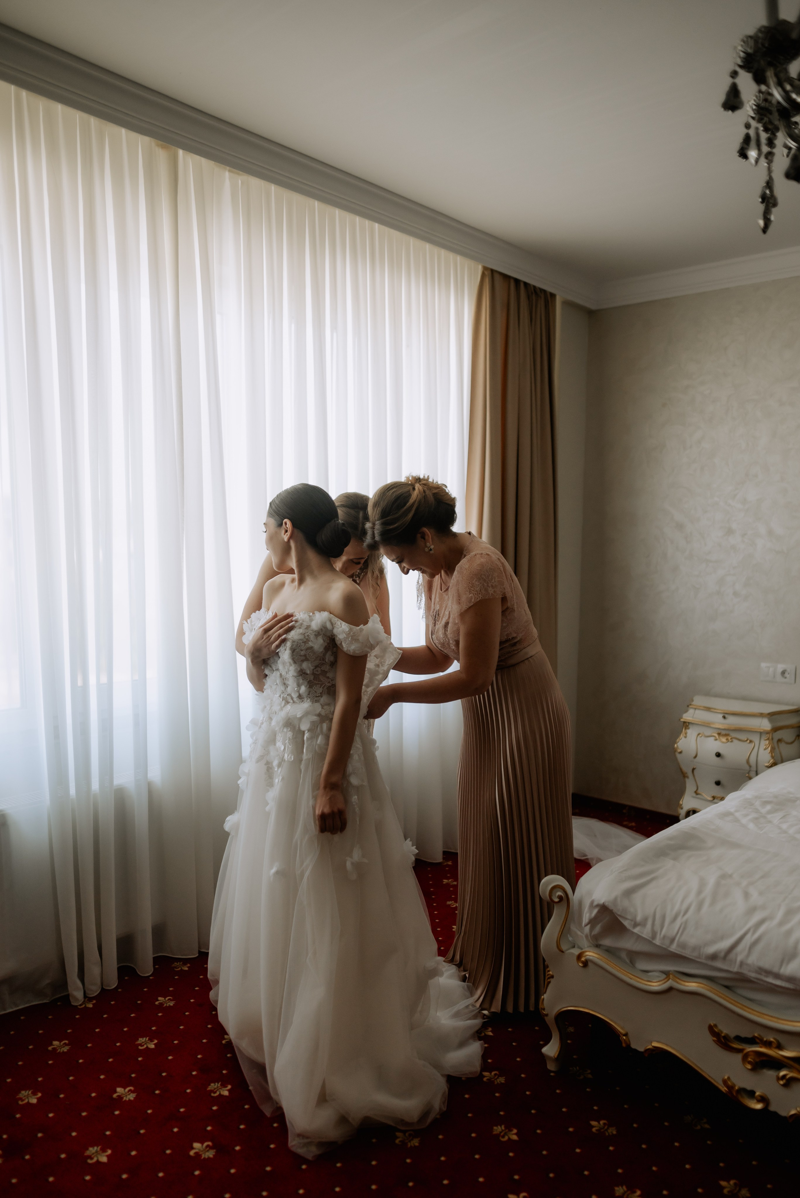 Nunta la Hotel Capitol Iasi. Proud Vision Weddings | Wedding Photography & Film — Servicii profesionale Foto Video Nunta Iasi