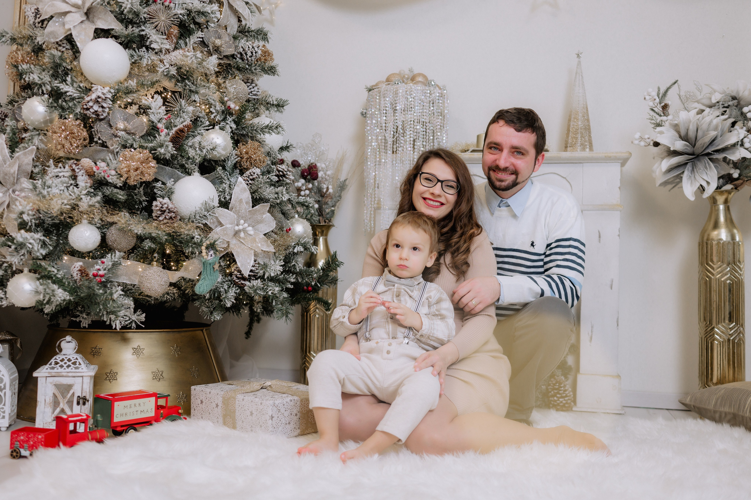 Sedinta foto craciun. Proud Vision Weddings | Wedding Photography & Film — Servicii profesionale Foto Video Nunta Iasi