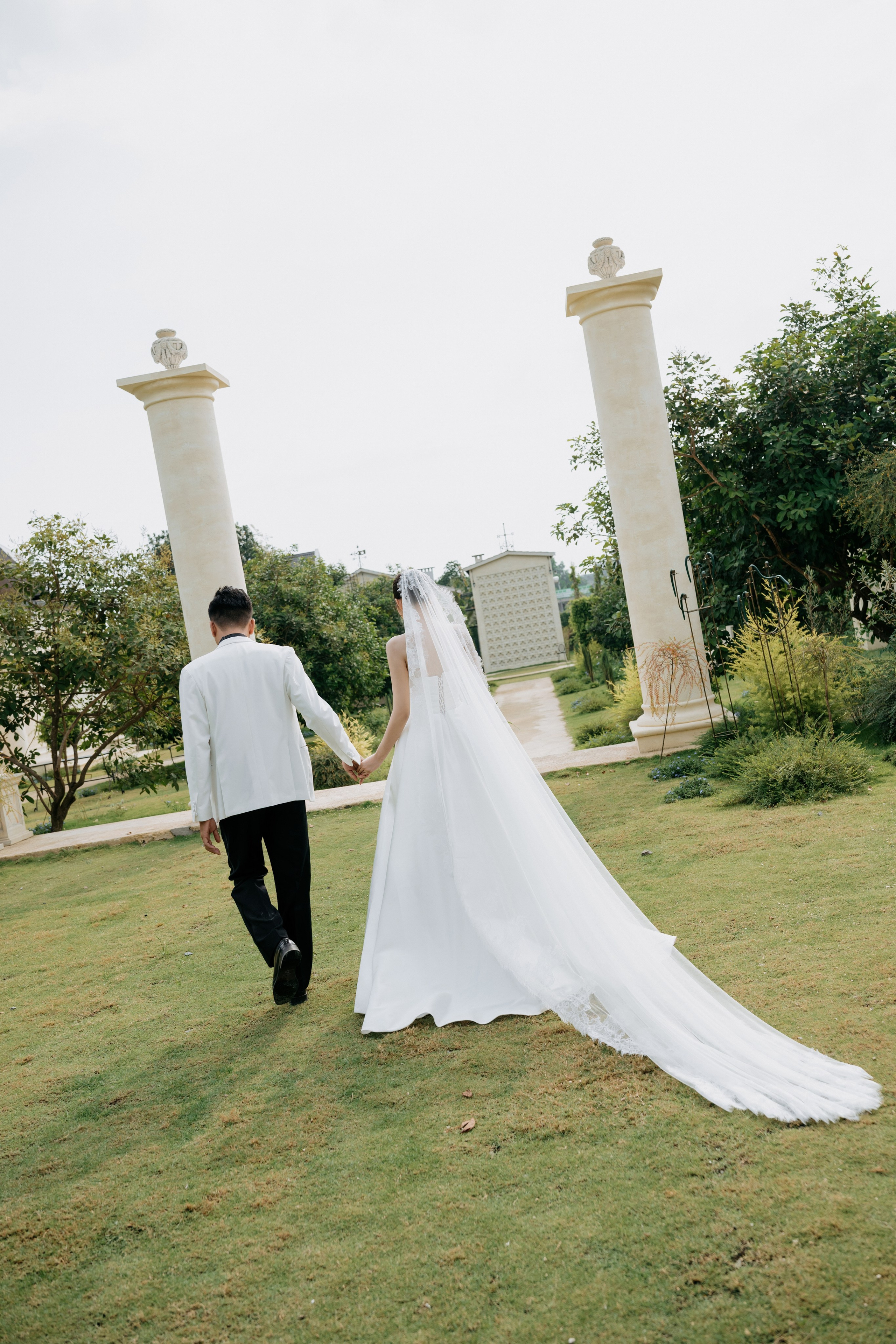 THU & NHU / An garden. Saigon Wedding Present | Art Beyond Moments