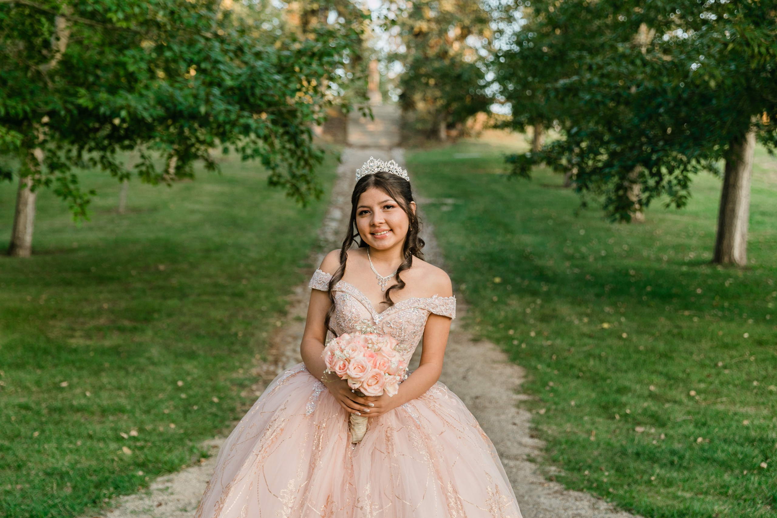 Juanita XV — Readers Rock. Fotografía accesible en Calgary