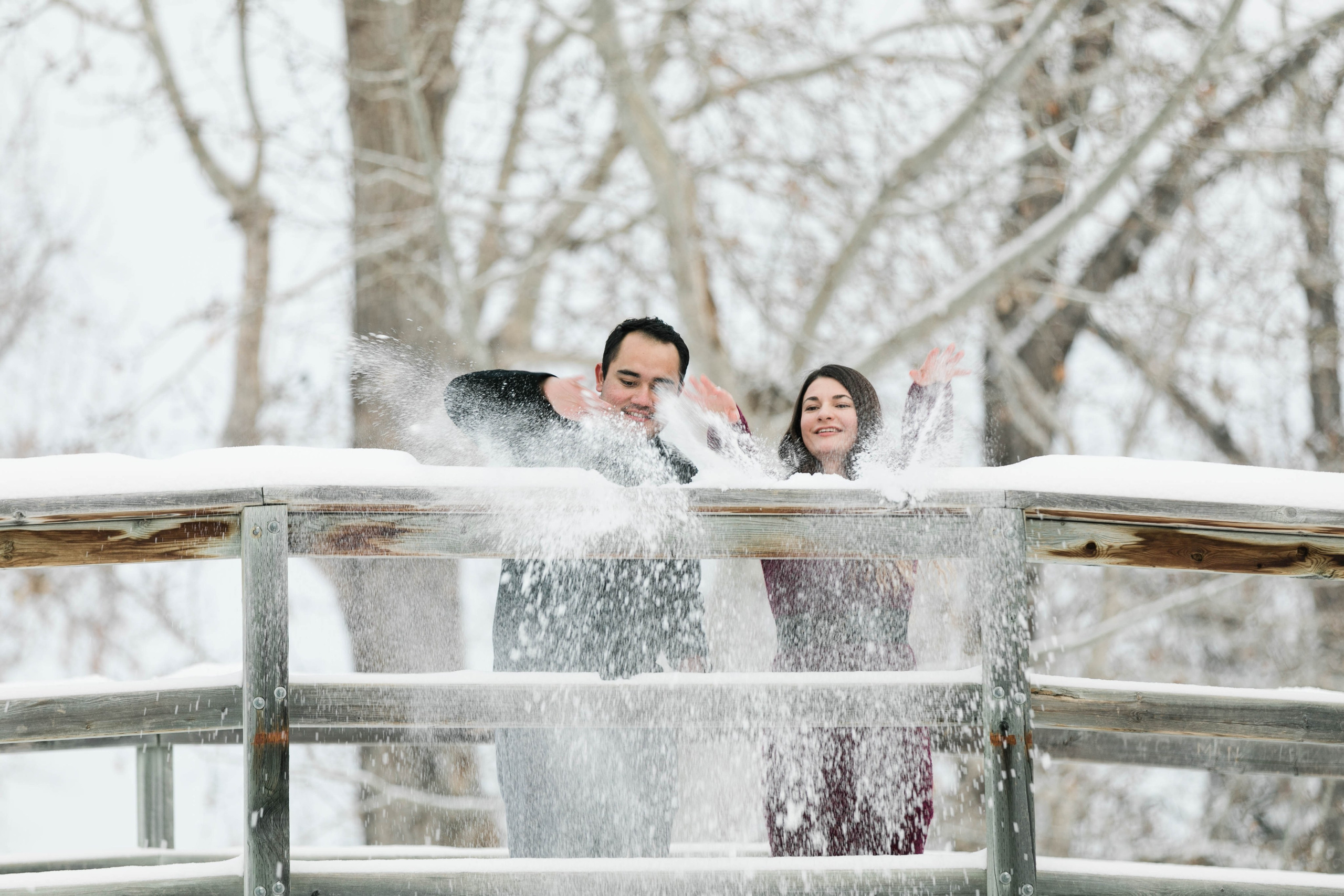 Iván & Andrada — Princes Island Engagement. Fotografía accesible en Calgary