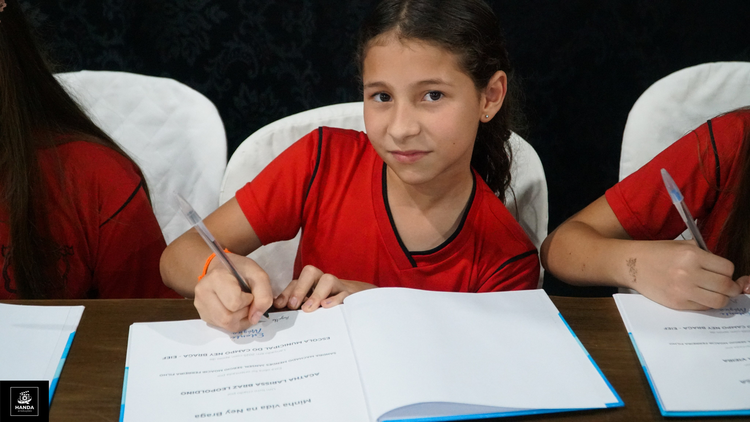 Noite autógrafos colégio Aurélio Buarque de Holanda. Handa Produções