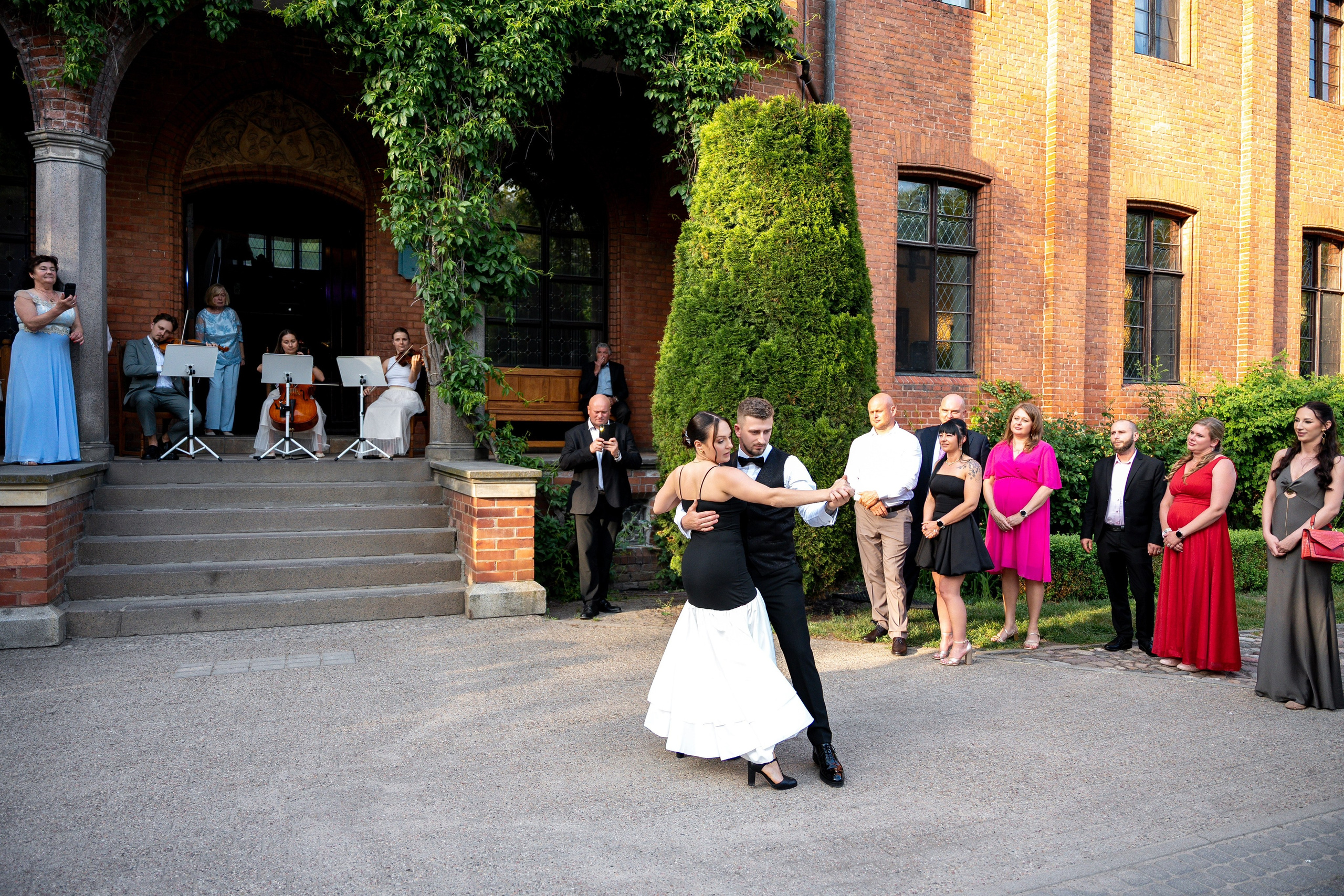 E&N: Zamek w Rzucewie. SL Wedding Photo — Editorial, Elegant & Timeless Wedding Photography in Poland and Across Europe
