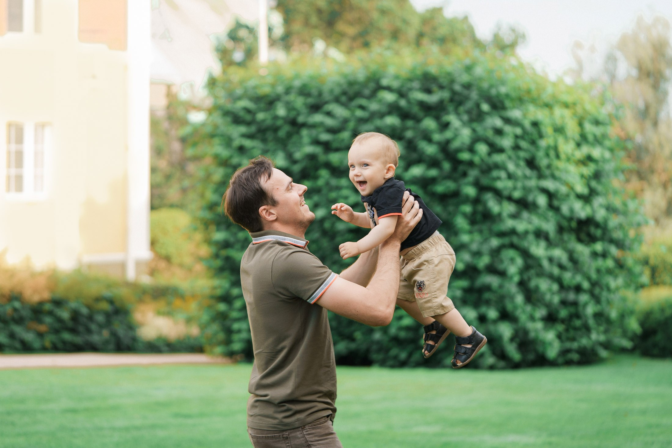 Lapsi- ja perhekuvaus Eiranrannassa ja Juhani Ahon puistossa