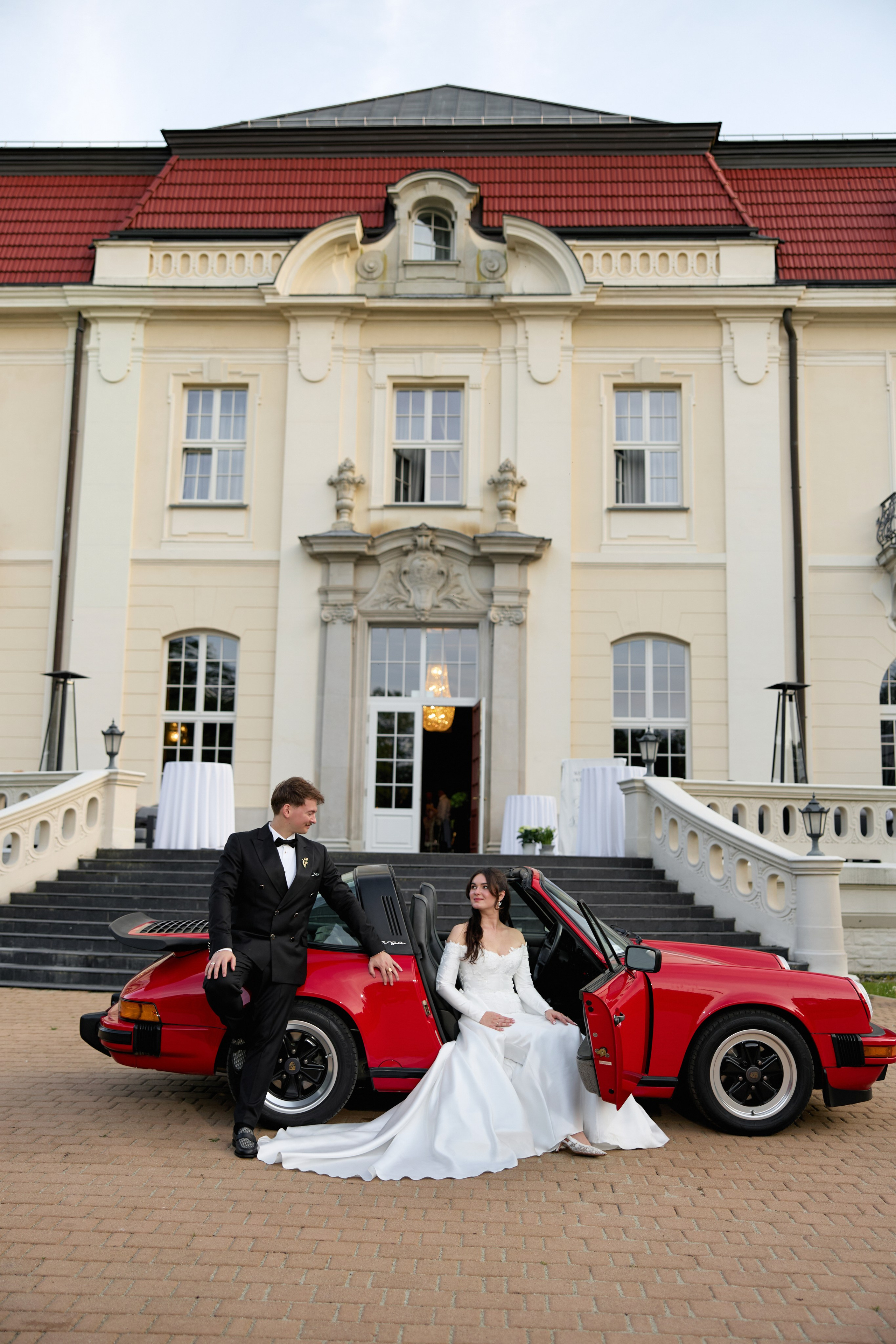 Wiktoria & Kacper. Pałac Goetz. Fotograf ślubny i rodzinny w Krakowie Yana Klymova