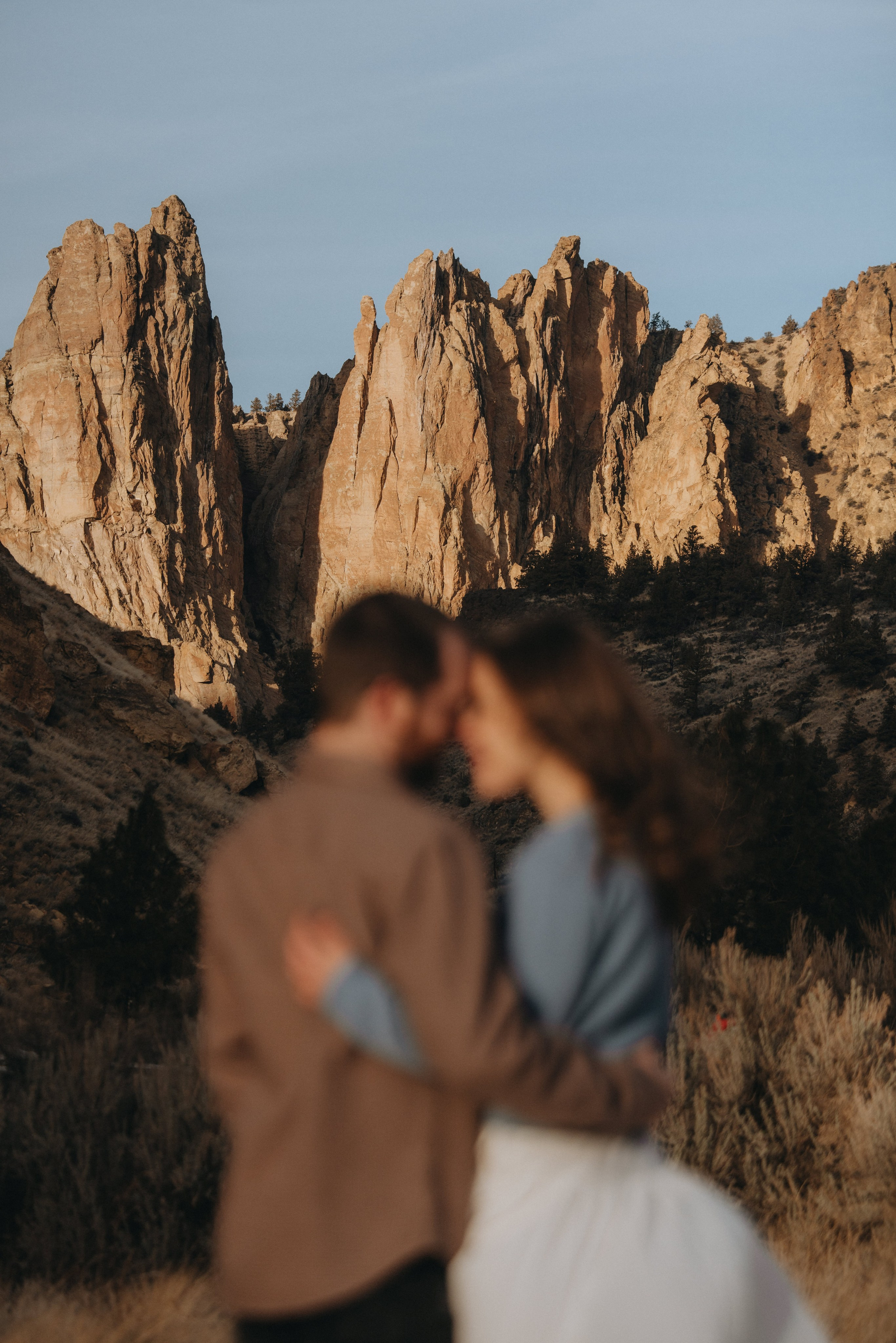 Shelby & Riley Engagement Session | Smith Rock State Park, Oregon. Portland & Seattle Wedding, Elopement & Engagement Photographer | Georgy Shishkin