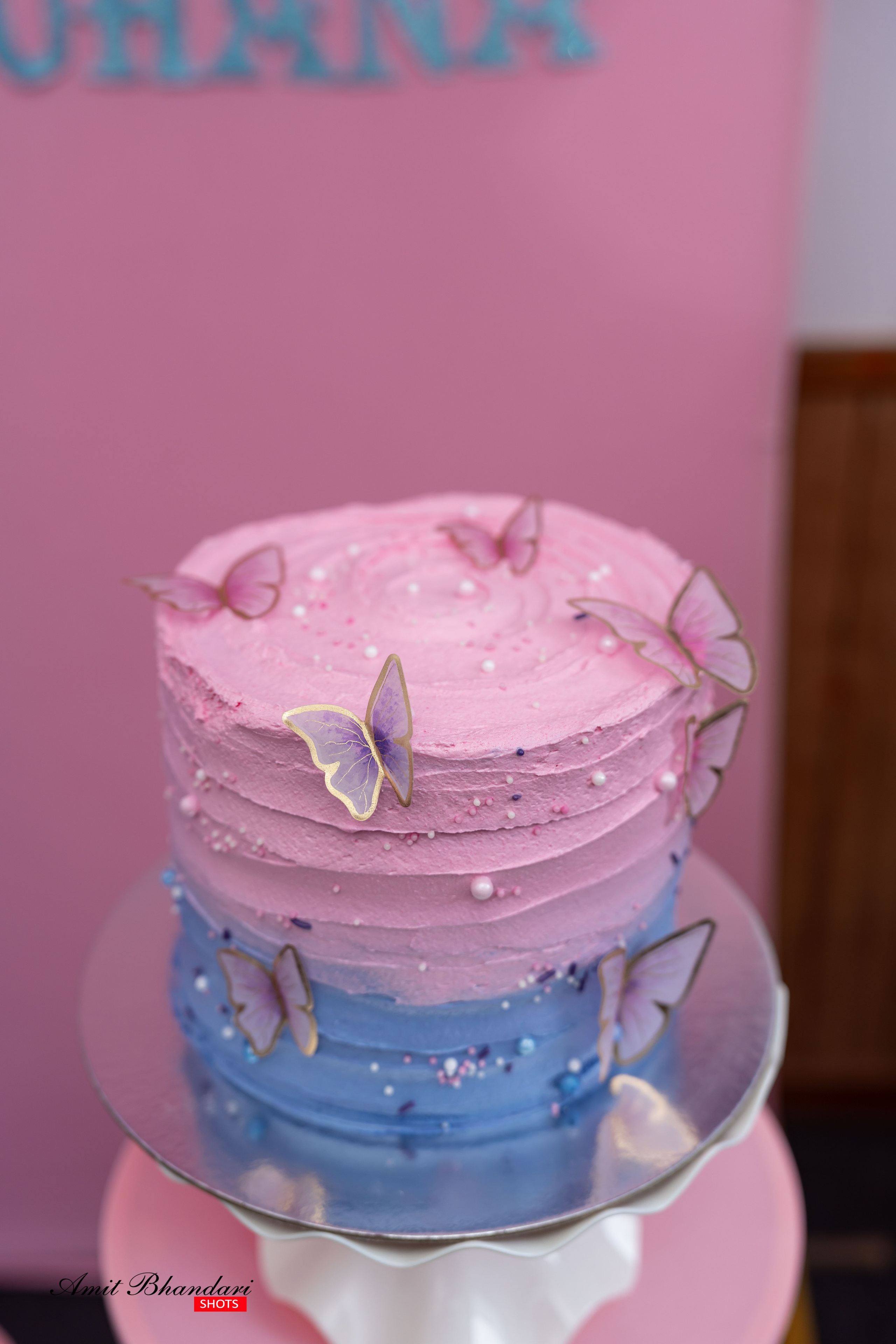 Yuhana’s Cake Smash Session. Freelance Photographer in Newcastle & Central Coast