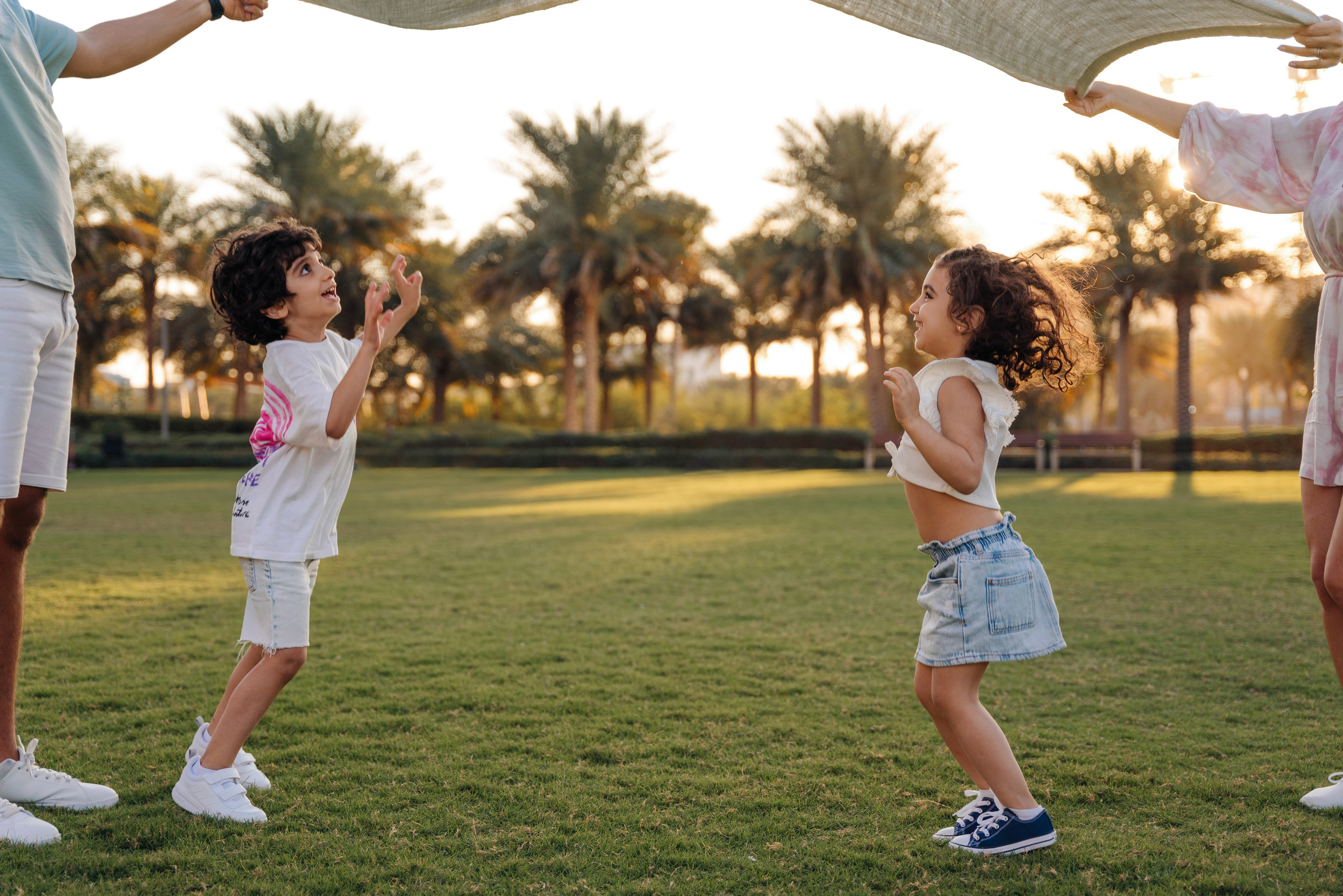 Family fun and play in the park. Angela Iakovleva — Family Photographer in Dubai