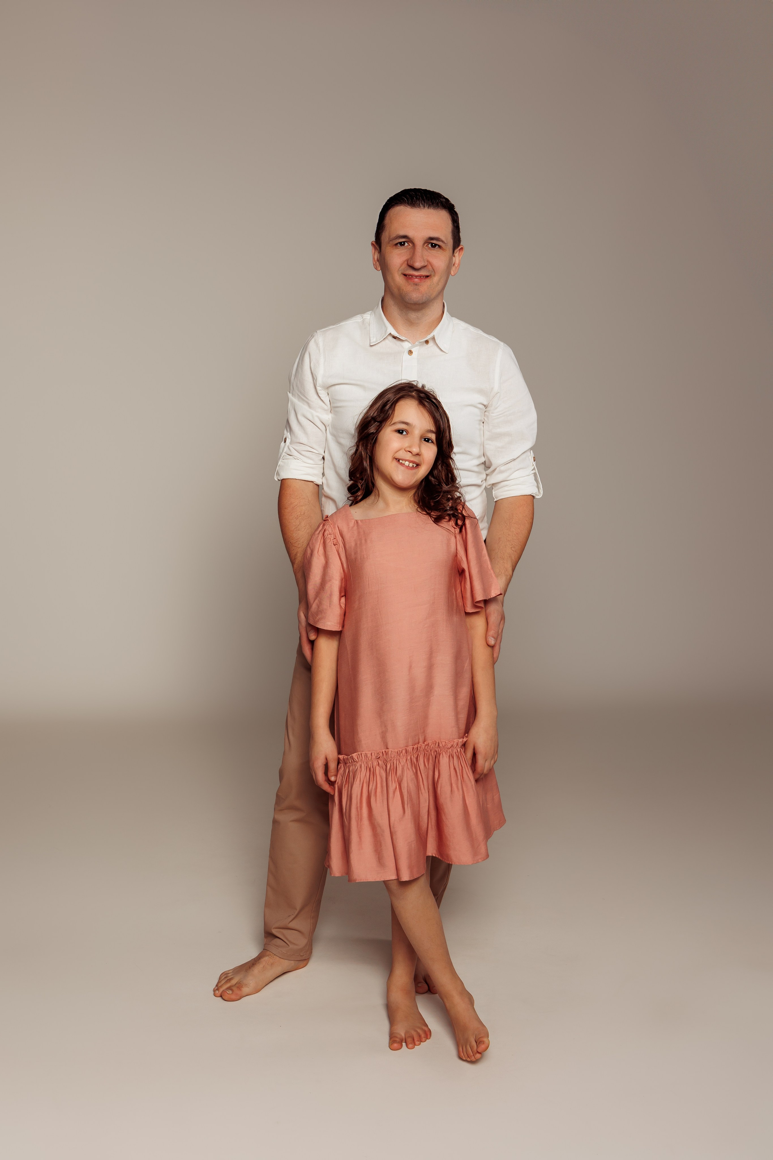 Familia Hudea - fotografii de studio. Cristina Andronache fotograf Brașov fotograf de familie fotograf de nunta Brașov