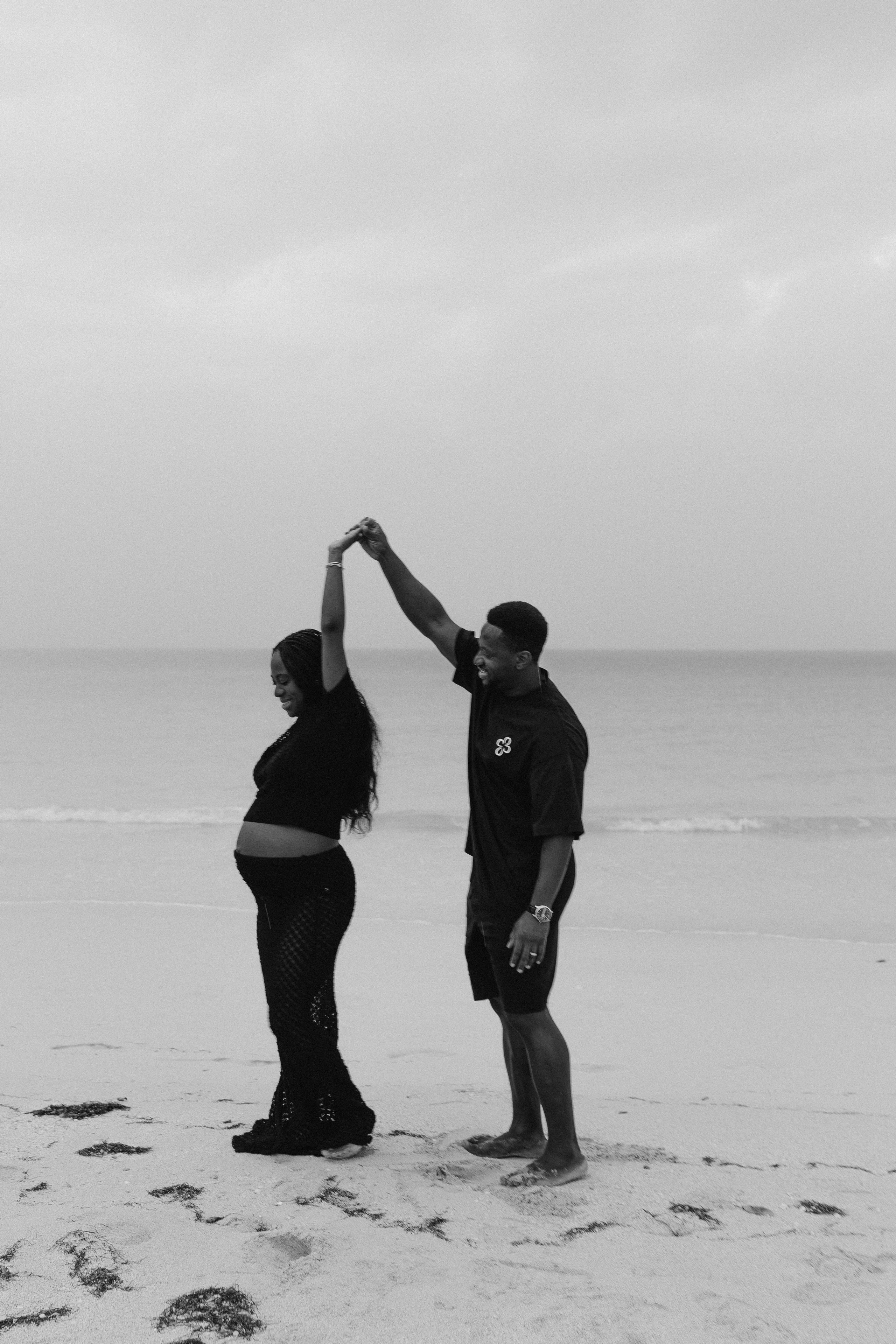Efie and Key pregnancy. Professional Photographer Abu Dhabi, Dubai — Yulia Ismoilova | 2025