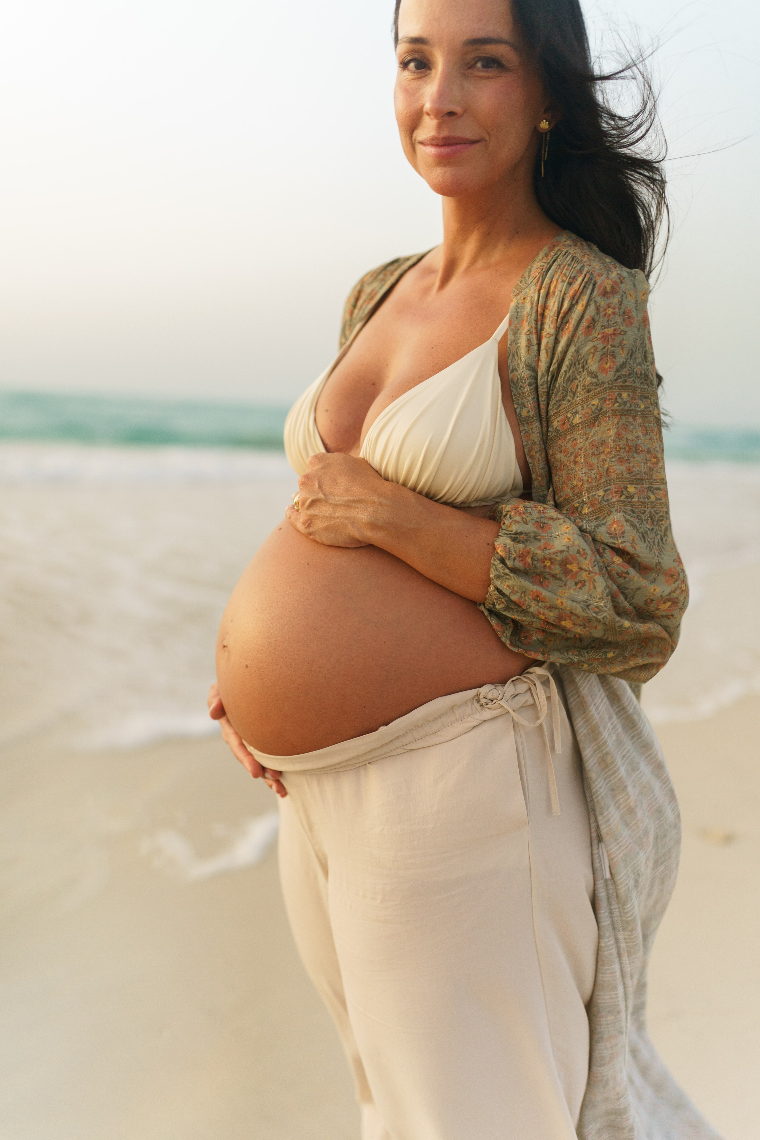 Victoria’s pregnancy. Professional Photographer Abu Dhabi, Dubai — Yulia Ismoilova | 2025