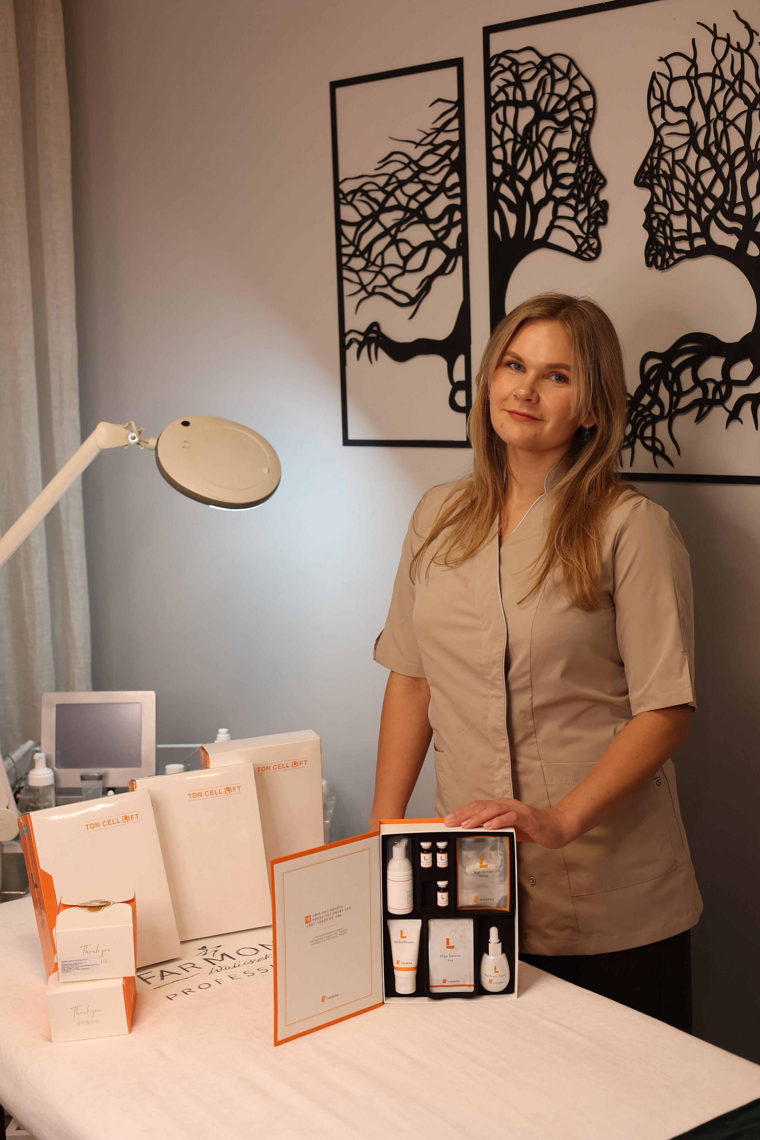 COSMETOLOGIST — Diana. Main