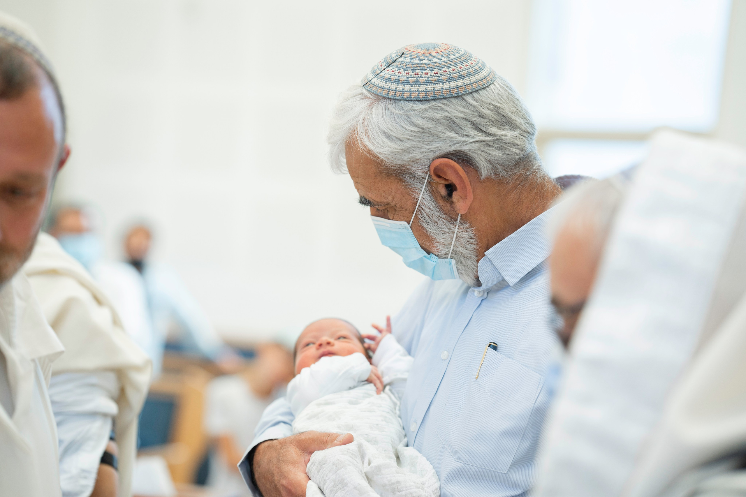 הברית של יוסף וחנה. יוסף מזרחי צילום חתונה, ברית וזוגיות. צלם מקצועי שאוהב להוציא אתכם הכי יפים ברגעים הכי מרגשים