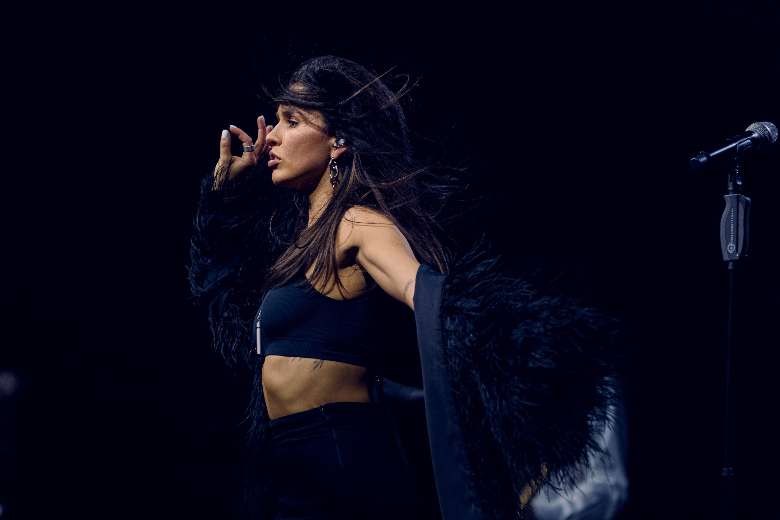 Fotos de una celebridad en un concierto. Fotógrafo de retrato, familia y reportajes en Valencia | España | Europa Vitalii Lumier