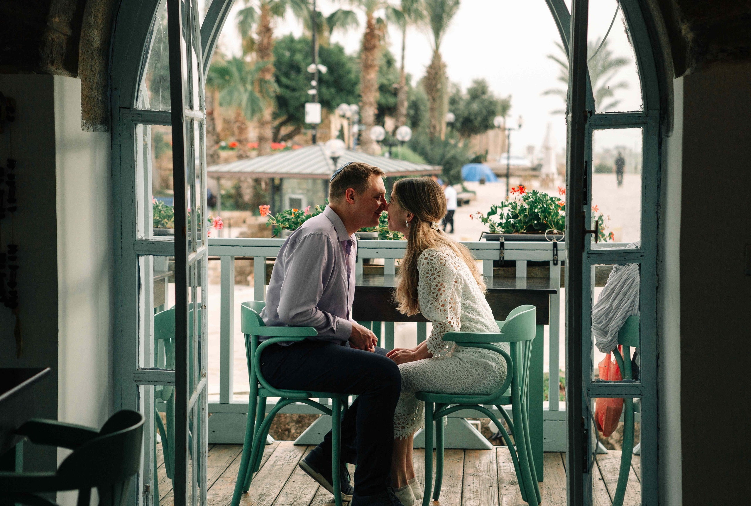 LOVERS IN JAFFO. PHOTOGRAPHER IN ISRAEL