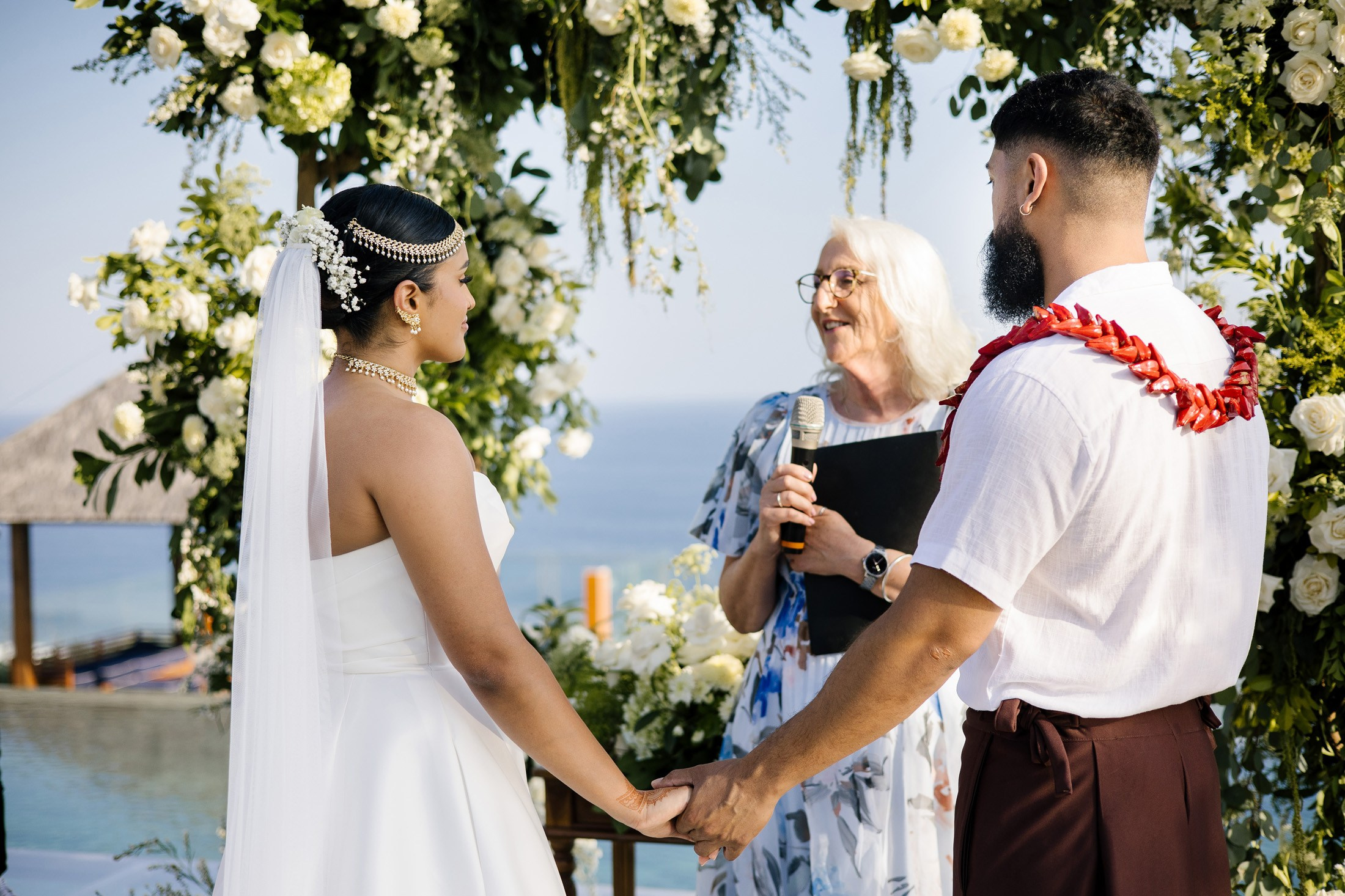 Big funny wedding with guests in paradise Bali island. Get.it.feel — Aesthetic Photography and Videography