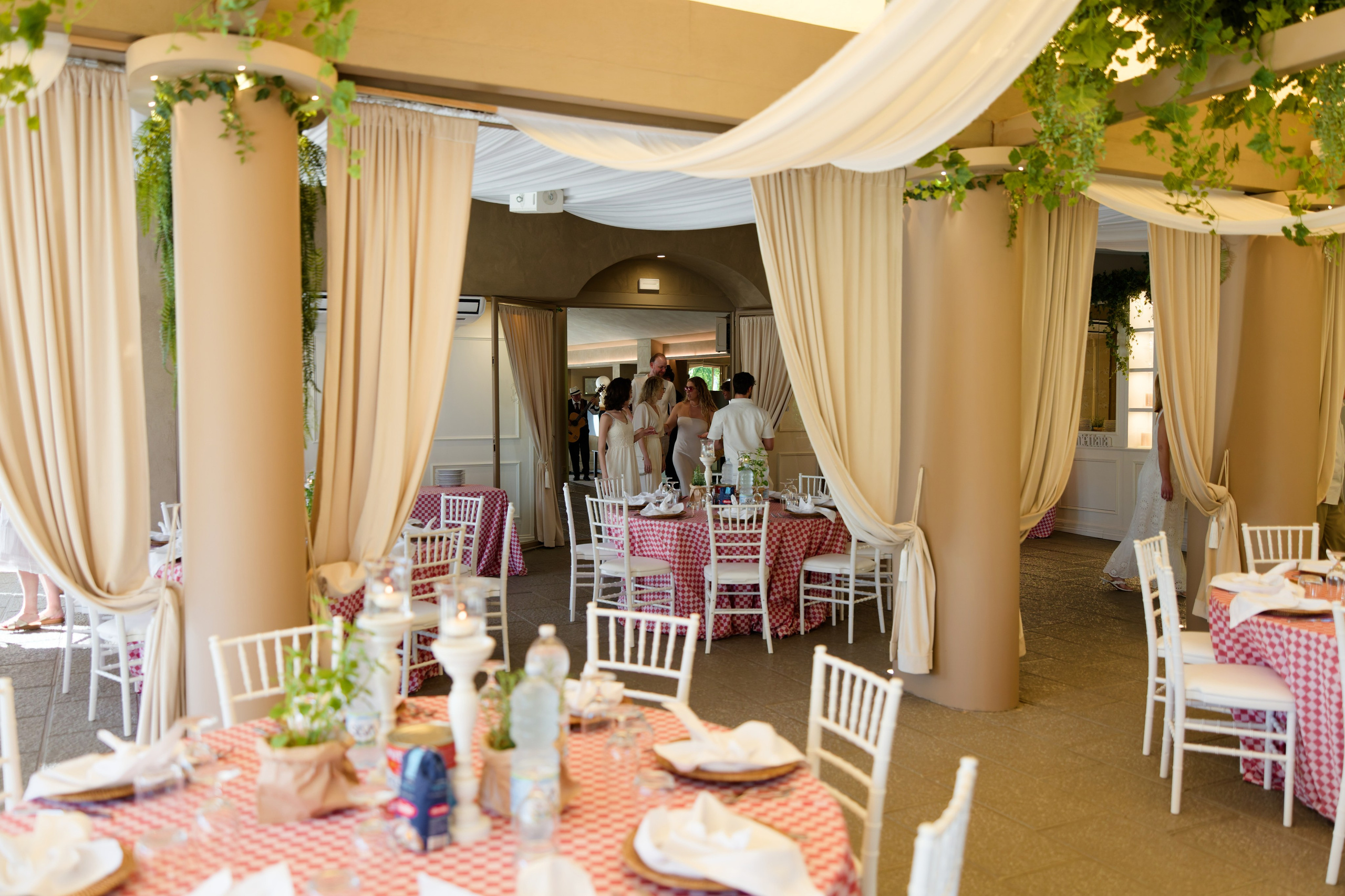 Pizza Party at Tenuta Massini, Florence, Italy. Destination Wedding Photographer — Nikita Burtsev