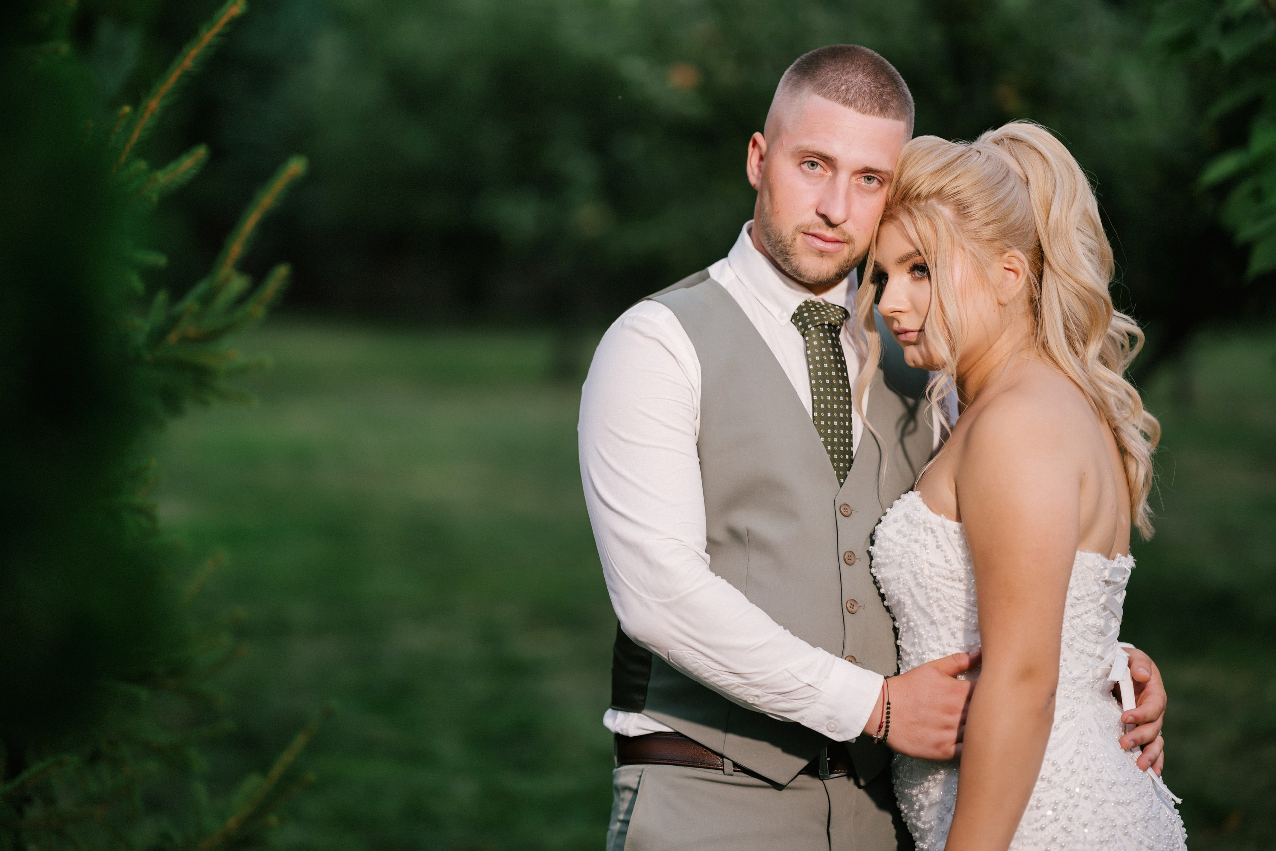 - mireasă Lavinia pregătire casa părintească Hârlău- mire Mihai pregătire Flămânzi cavalerii de onoare- fotograf nuntă Casa Jorovlea- ședință foto miri Mihai și Lavinia- nuntă elegantă Casa Jorovlea- fotografie de nuntă naturală România- domnișoare de onoare pregătire mireasă- emoții nuntă biserică- dansul mirilor Casa Jorovlea* fotograf profesionist nuntă Botoșani Iași* fotografie documentară de nuntă- familie și prieteni la nuntă- nași Mihai și Nicoleta nuntă- portret mireasă în lumină naturală- petrecere nuntă Casa Jorovlea- Nuntă Mihai și Lavinia – momente emoționante din ziua nunții, pregătirile mirilor în Hârlău și Flămânzi, ceremonia religioasă și ședința foto realizată de  AlinoFotoStudio -  Mireasa Lavinia în timpul pregătirilor la Hârlău-  Mihai pregătit de cavalerii de onoare în Flămânzi - Ceremonia religioasă a mirilor Mihai și Lavinia-Ședință foto romantică de nuntă Mihai și Lavinia - Dansul mirilor la petrecerea de nuntă -  fotograf nuntă Iași-  fotograf nuntă Botoșani- wedding photography Romania- AlinoFotoStudio - AlinoFotoStudio - Alin Chirilă fotograf - fotograf Botoșani - fotograf Iași - fotograf Hârlău - fotograf Bacău - fotograf Suceava - fotograf București - fotograf Neamț - servicii foto video - fotograf evenimente - fotograf nuntă - fotograf botez - wedding photographer Romania - ședință foto nuntă - fotografie de eveniment - wedding photography - fotografie profesională - fotograf profesionist România- povestitor prin fotografie, servicii foto - video -profesionale