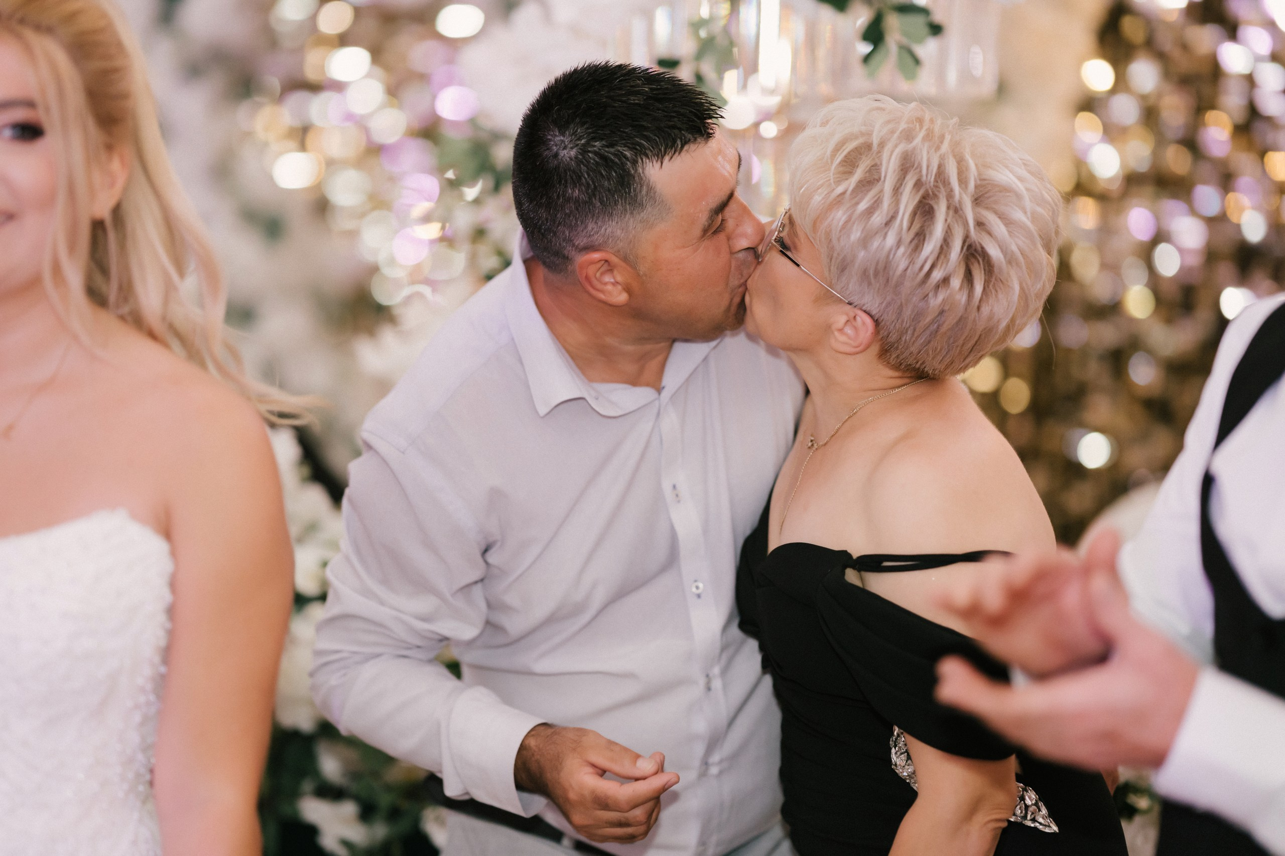 - mireasă Lavinia pregătire casa părintească Hârlău- mire Mihai pregătire Flămânzi cavalerii de onoare- fotograf nuntă Casa Jorovlea- ședință foto miri Mihai și Lavinia- nuntă elegantă Casa Jorovlea- fotografie de nuntă naturală România- domnișoare de onoare pregătire mireasă- emoții nuntă biserică- dansul mirilor Casa Jorovlea* fotograf profesionist nuntă Botoșani Iași* fotografie documentară de nuntă- familie și prieteni la nuntă- nași Mihai și Nicoleta nuntă- portret mireasă în lumină naturală- petrecere nuntă Casa Jorovlea- Nuntă Mihai și Lavinia – momente emoționante din ziua nunții, pregătirile mirilor în Hârlău și Flămânzi, ceremonia religioasă și ședința foto realizată de  AlinoFotoStudio -  Mireasa Lavinia în timpul pregătirilor la Hârlău-  Mihai pregătit de cavalerii de onoare în Flămânzi - Ceremonia religioasă a mirilor Mihai și Lavinia-Ședință foto romantică de nuntă Mihai și Lavinia - Dansul mirilor la petrecerea de nuntă -  fotograf nuntă Iași-  fotograf nuntă Botoșani- wedding photography Romania- AlinoFotoStudio - AlinoFotoStudio - Alin Chirilă fotograf - fotograf Botoșani - fotograf Iași - fotograf Hârlău - fotograf Bacău - fotograf Suceava - fotograf București - fotograf Neamț - servicii foto video - fotograf evenimente - fotograf nuntă - fotograf botez - wedding photographer Romania - ședință foto nuntă - fotografie de eveniment - wedding photography - fotografie profesională - fotograf profesionist România- povestitor prin fotografie, servicii foto - video -profesionale