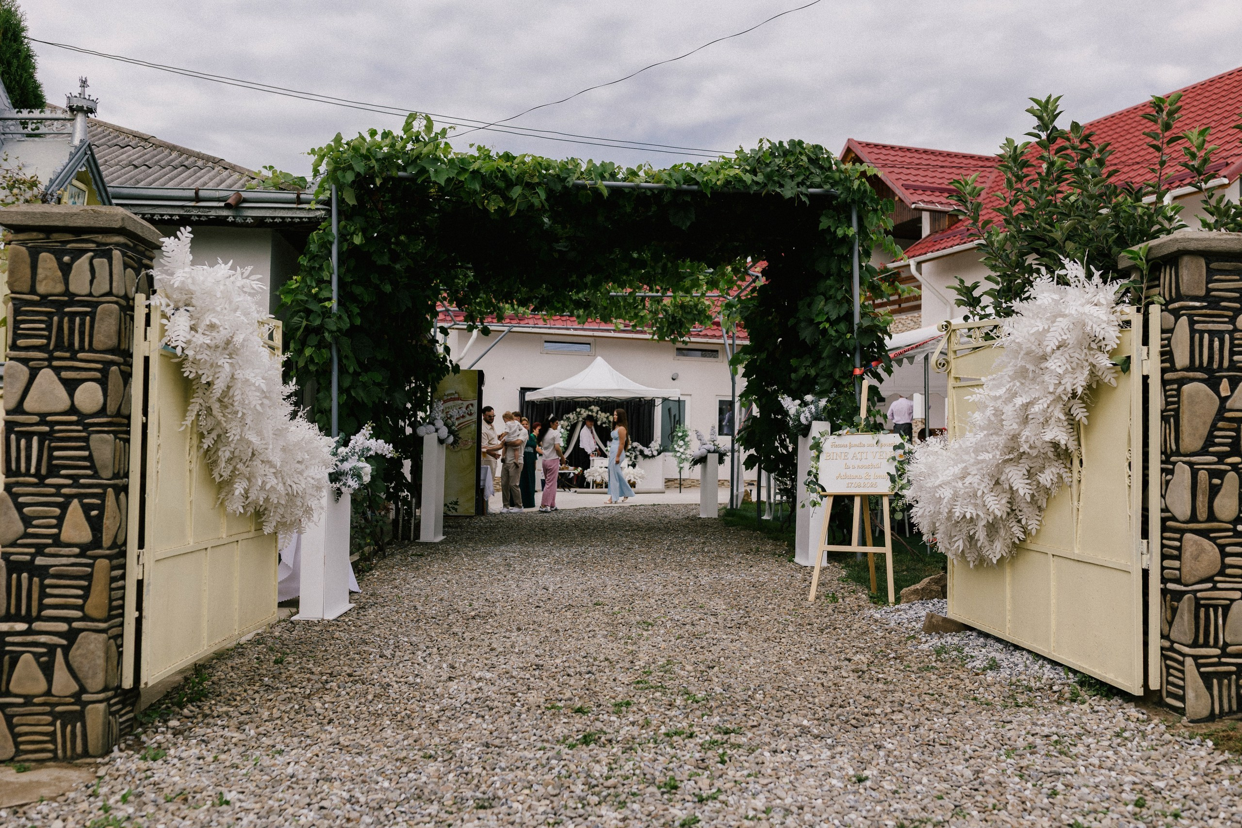 1. Mireasa Adriana în timpul pregătirilor de nuntă în Tudora Botoșani2. Costumul mirelui Ionuț fotografiat artistic în ziua nunții3. Prietenii mirelui la tradițiile de nuntă în Tudora4. Bărbieritul mirelui în cadrul obiceiurilor tradiționale de nuntă5. Fotografii de familie la biserică în ziua nunții6. Portret de familie cu mirii și copilul lor la nunta din Botoșani7. Primul dans al mirilor la Mariage Dor Baisa Botoșani8. Decor elegant de nuntă la Mariage Dor Baisa9. Emoții și tradiții la nunta din Tudora județul Botoșani10. Fotograf profesionist de nuntă în Botoșani surprinzând momente autentice - otograf-nunta-botosanifotograf-evenimente-botosanifotograf-profesionist-botosanifotograf-nunta-tudoranunta-tudora-botosanisedinta-foto-nunta-botosanipoze-nunta-botosanifotografii-nunta-tudorafotograf-cununie-religioasa-botosanibiserica-sfintii-imparati-constantin-si-elena-tudoramariage-dor-baisa-botosanirestaurant-nunta-botosanidansul-mirilor-mariage-dorpregatiri-mire-botosanipregatiri-mireasa-botosanitraditii-nunta-moldovaobiceiuri-nunta-tudorafotograf-familie-nunta-botosaniportret-miri-botosanigalerie-foto-nunta-botosanialbum-foto-nunta-botosaninunta-eleganta-botosaninunta-cu-traditii-botosanifotograf-premium-nunta-botosaniservicii-foto-video-botosanipoveste-de-nunta-botosanifotograf-documentar-nuntafotograf-natural-emotionalmiri-ionut-si-adriananunta-autentica-tudora -otograf-nunta-botosanifotograf-nunta-tudoranunta-tudora-botosanifotograf-evenimente-botosanifotograf-profesionist-botosaniservicii-foto-video-botosanigalerie-foto-nunta-botosanialbum-foto-nunta-botosani - nunta-autentica-botosaninunta-cu-traditii-botosanipoveste-de-nunta-botosanifotografii-emotionante-nuntamomente-autentice-nuntafotografie-documentara-nuntafotograf-natural-nunta- pregatiri-miri-tudorabiserica-tudora-botosanicununie-religioasa-tudoramariage-dor-baisa-botosanipetrecere-nunta-botosanivalsul-mirilor-botosani - alino-foto-studio-botosaniionut-si-adriana-nunta-tudorafotograf-alin-chirila-botosani