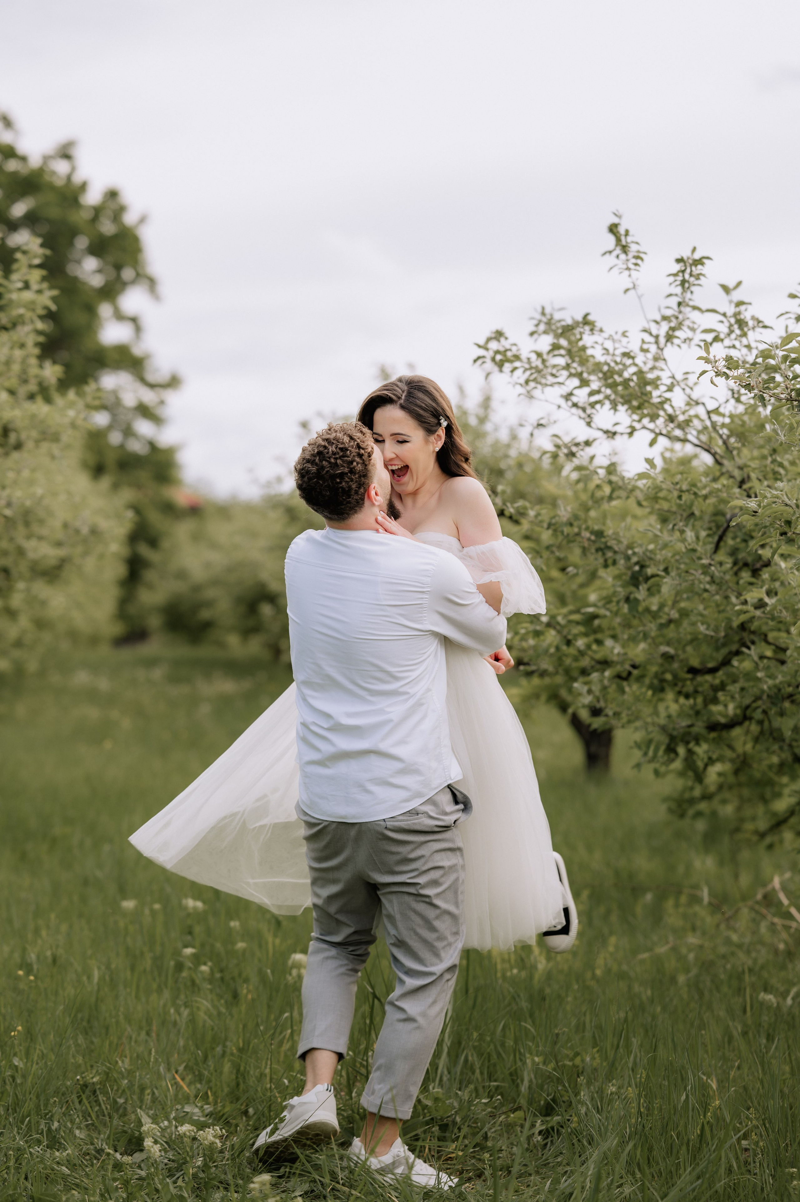 Magda + Andrei | Lovers in the garden. Proud Vision Weddings | Wedding Photography & Film — Servicii profesionale Foto Video Nunta Iasi