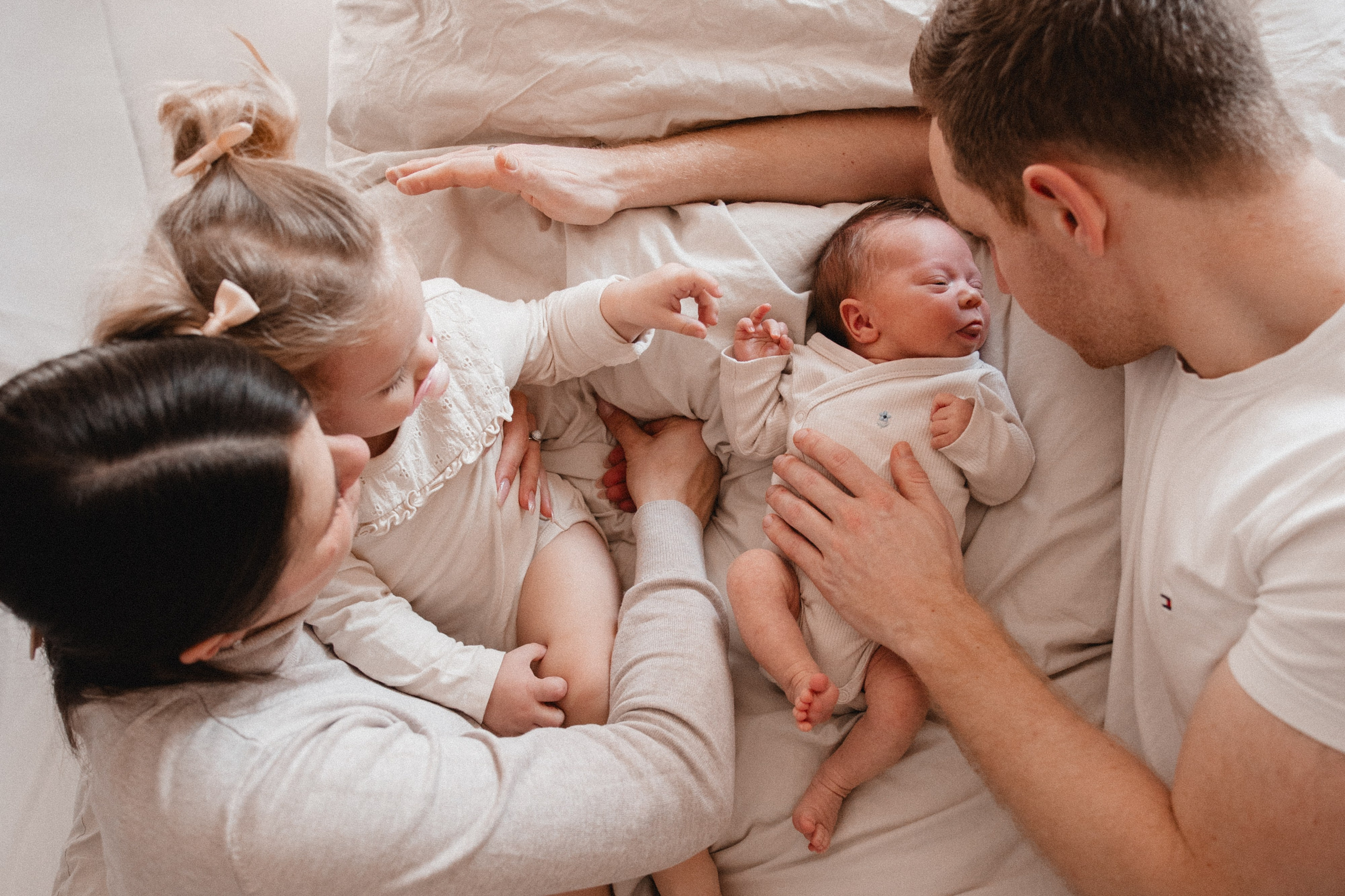 Neugeborenenfotos Zuhause. Hochzeitsfotografie |Hochzeitsfotograf Bochum | Hochzeitsfotograf Dortmund | Hochzeitsfotograf Essen | Hochzeitsfotograf Ruhrgebiet