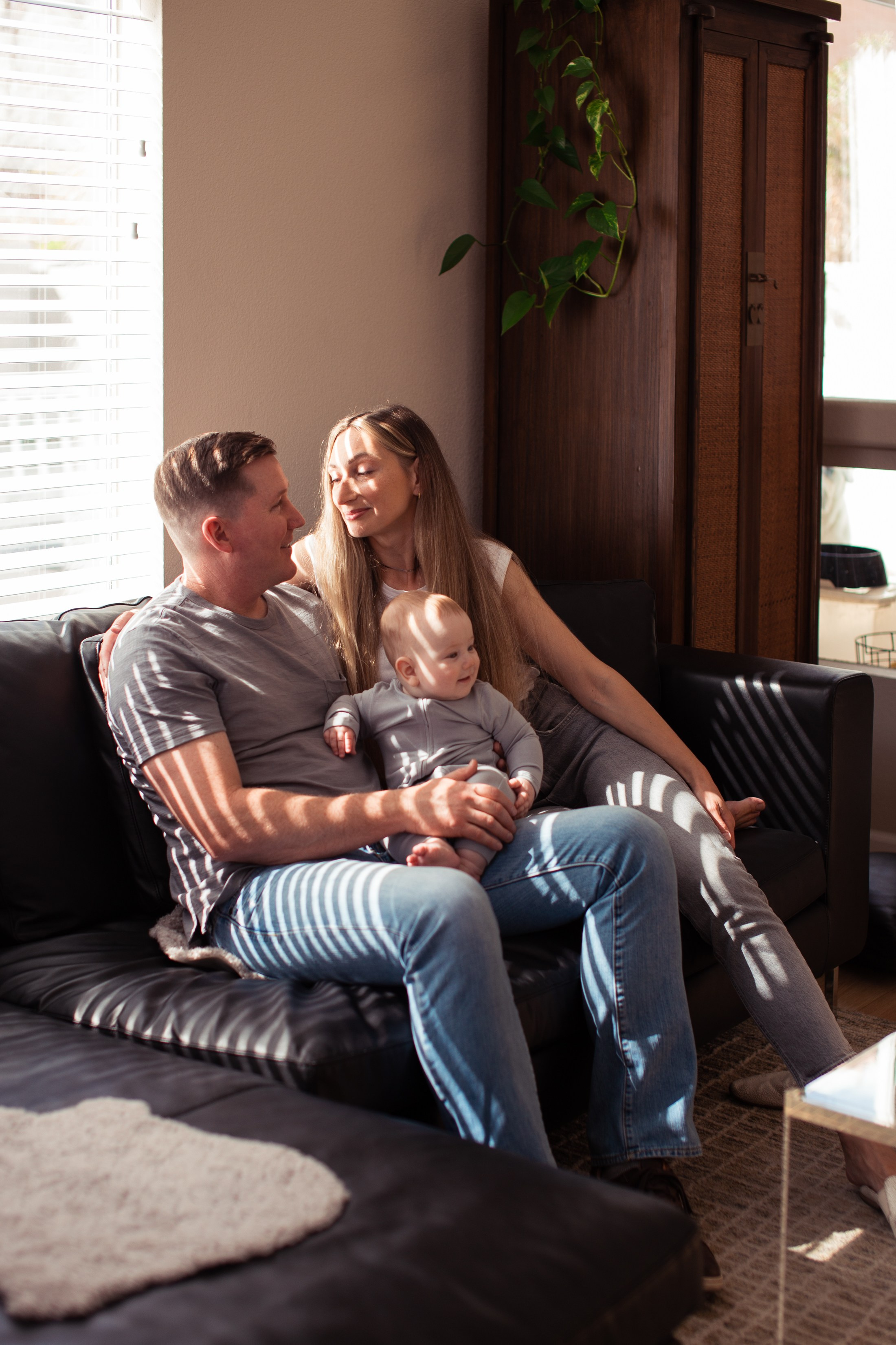 Mike, Anna, Yury & Balu. Wedding & elopement photographer Viktoriya Kravtsov. Las Vegas