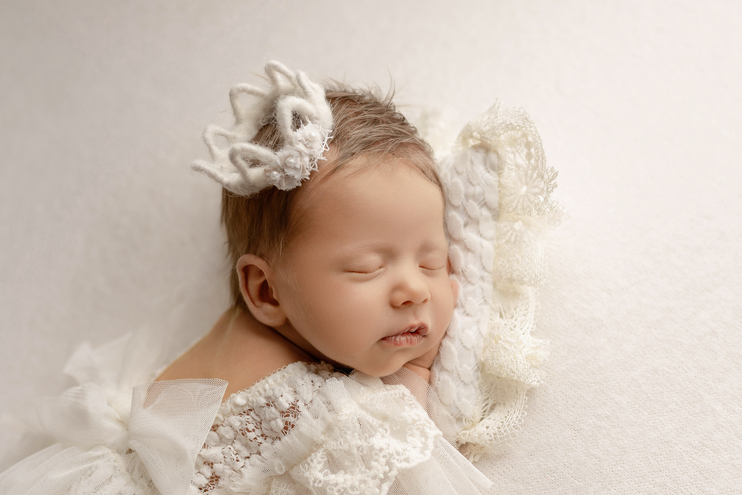 Esu Aleksandra naujagimių ir kudikių fotografė iš Vilniaus