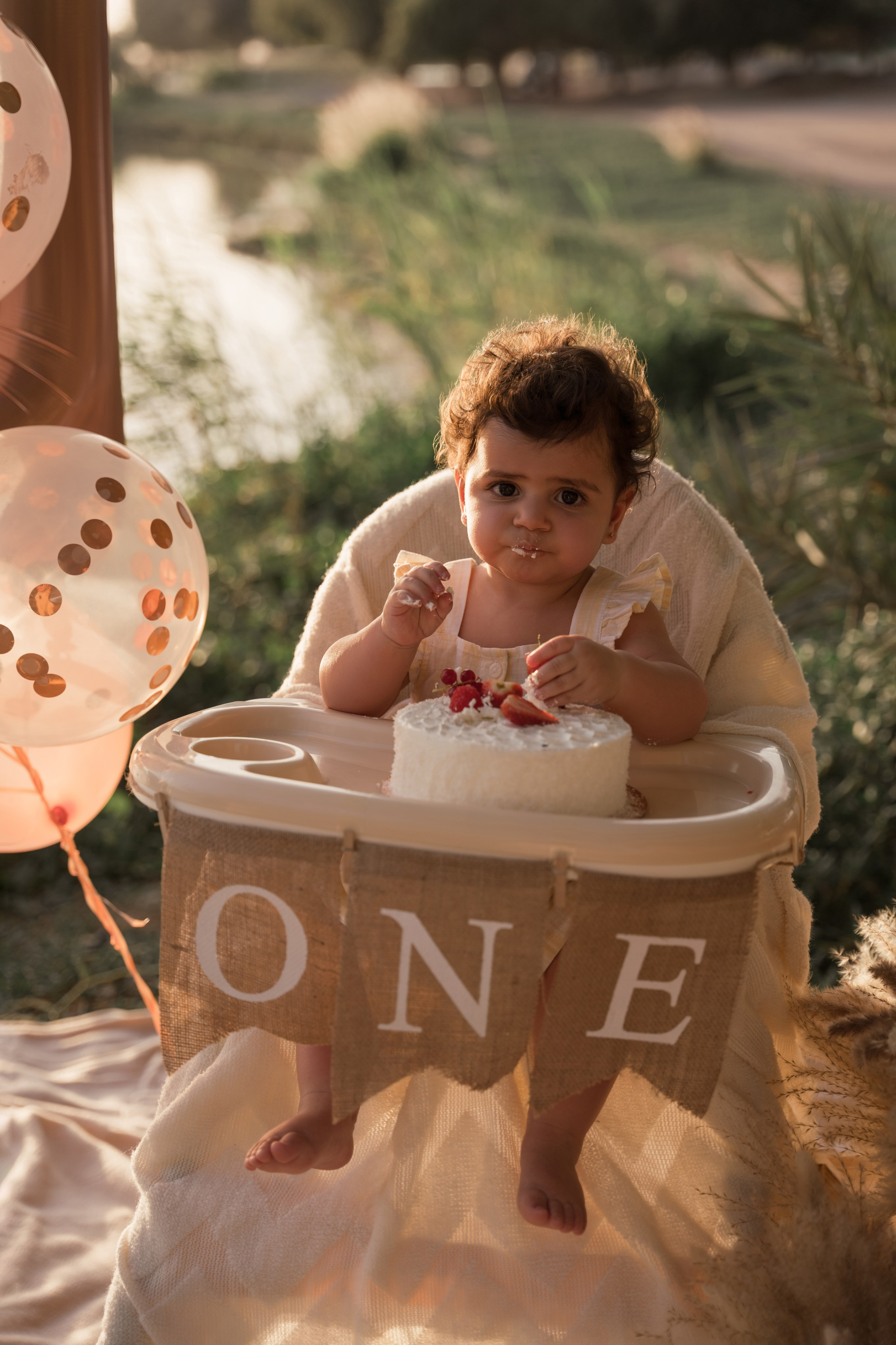 Family fun and cake crush. Angela Iakovleva — Family Photographer in Dubai