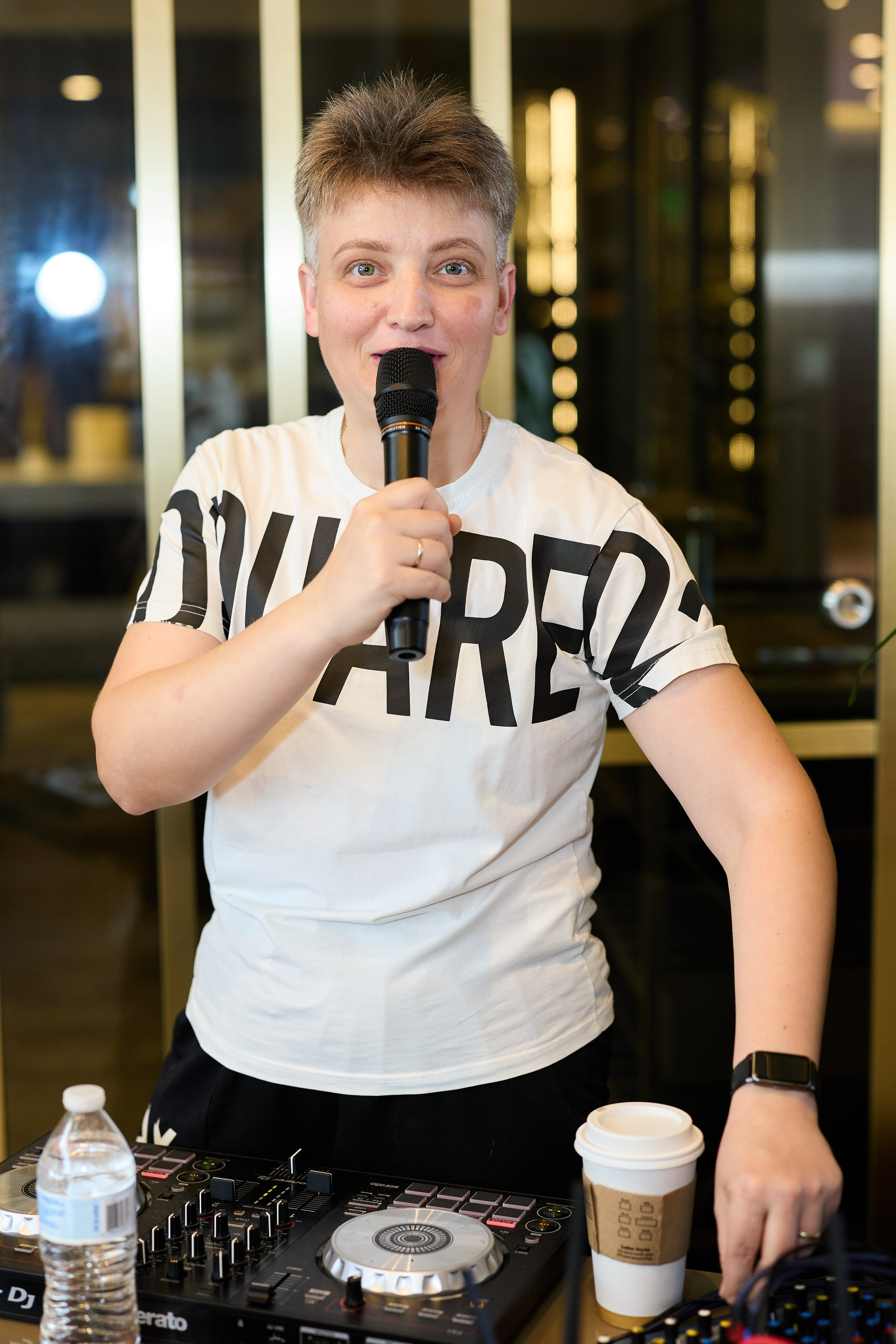 Авторская благотворительная художественная выставка Дианы Бортник. Фотограф Юлия Маковеева