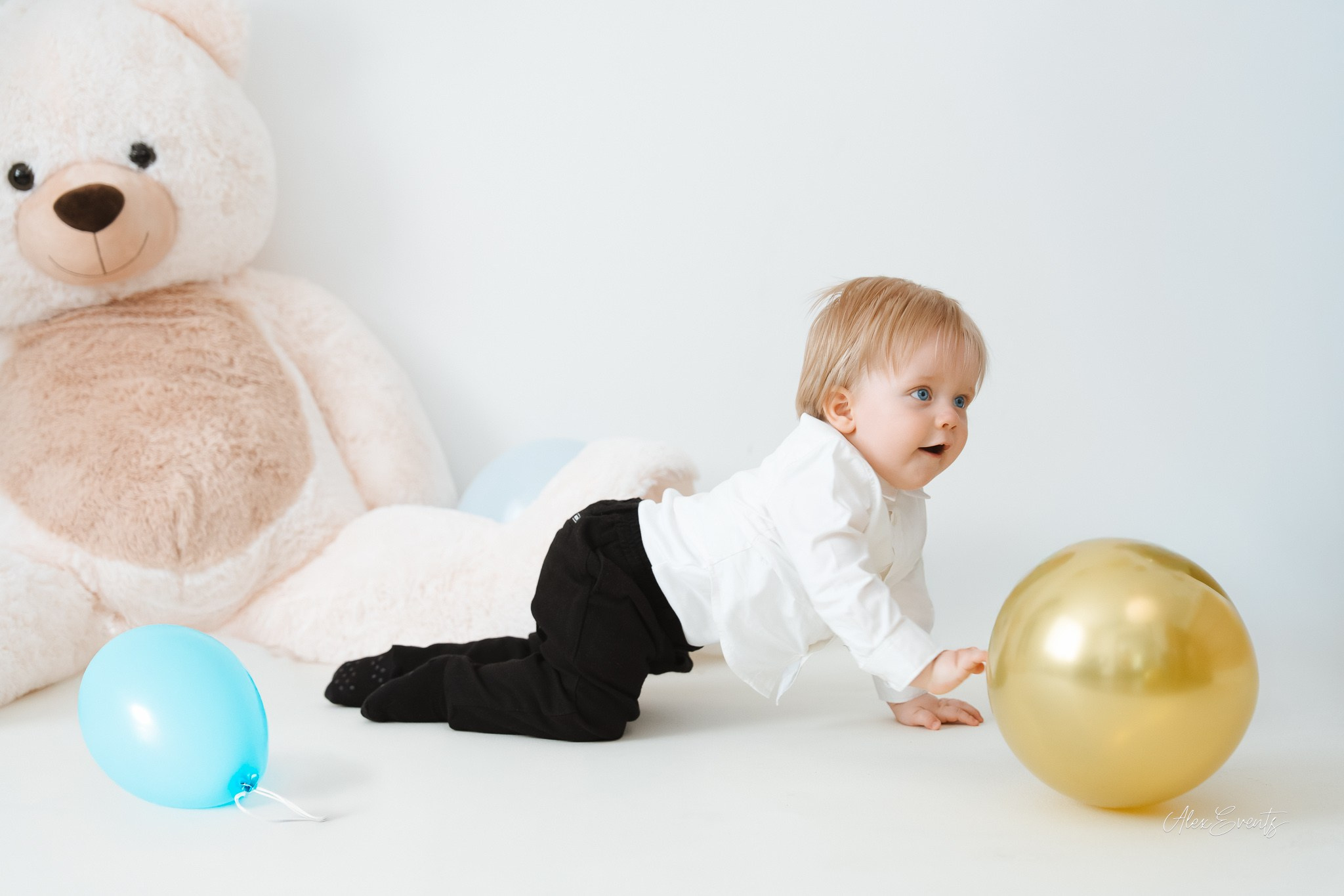 Fotograf Studio copii 1 an Romani Danemarca | Alex Events. AlexEvents Fotograf / Videograf de evenimente Danemarca DK Horsens, Arhus, Odense, Vejle.Nunta, botez, foto-studio