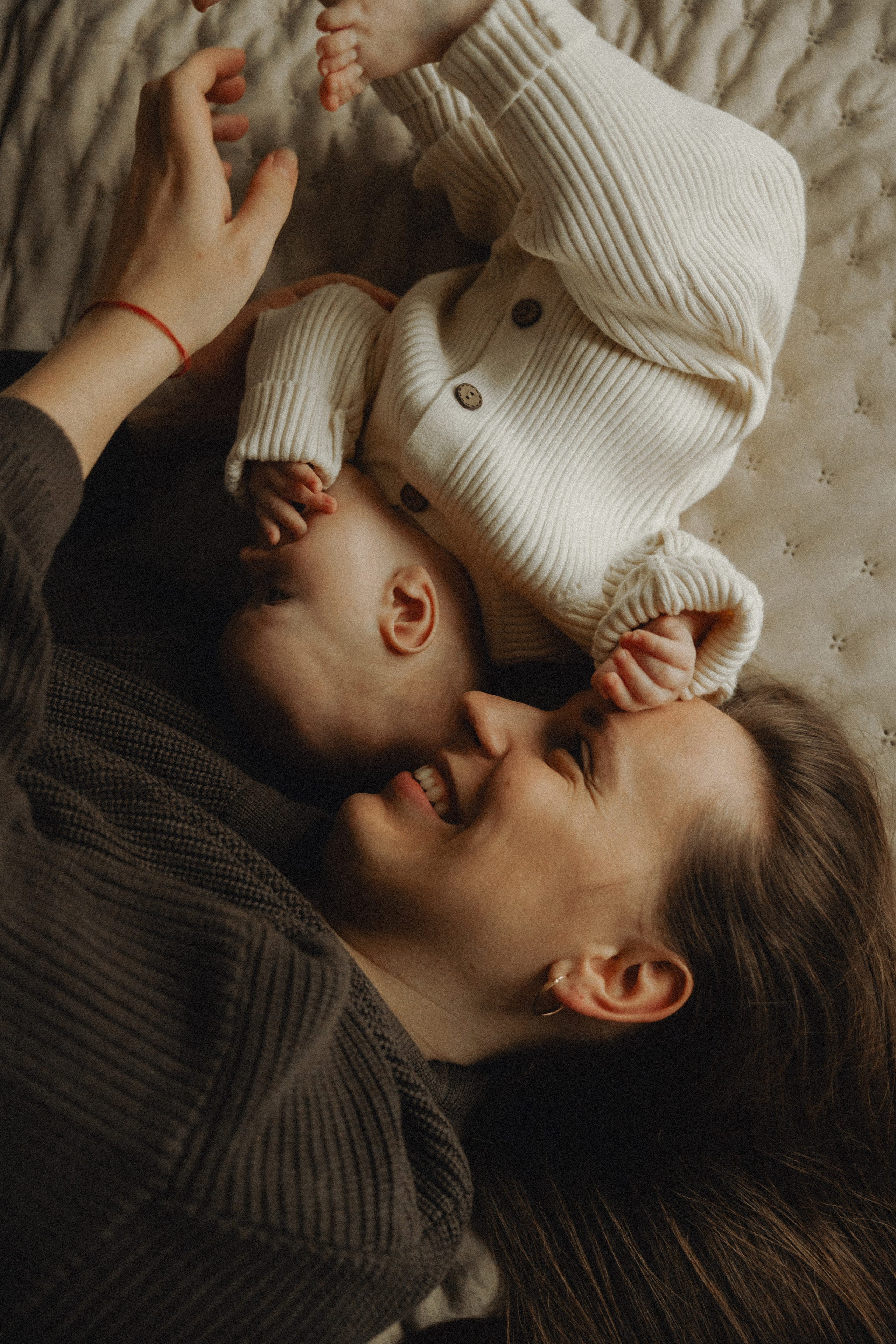 Naujagimio fotosesija namuose | 2025. Vestuvių ir šeimų fotografė Lena Bondarenko / belove photo