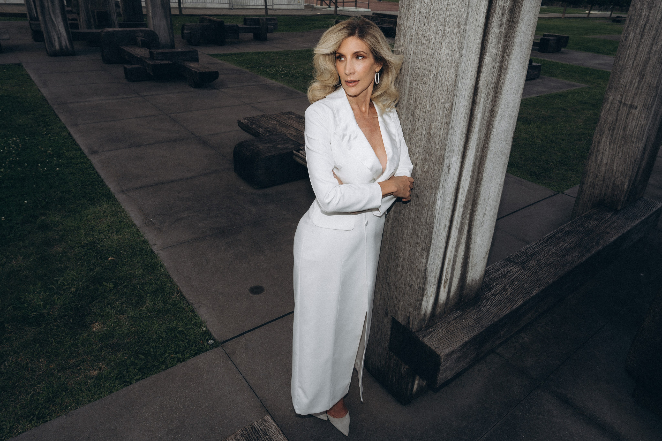 Bride holding bouquet outside Albany State Capitol building.
