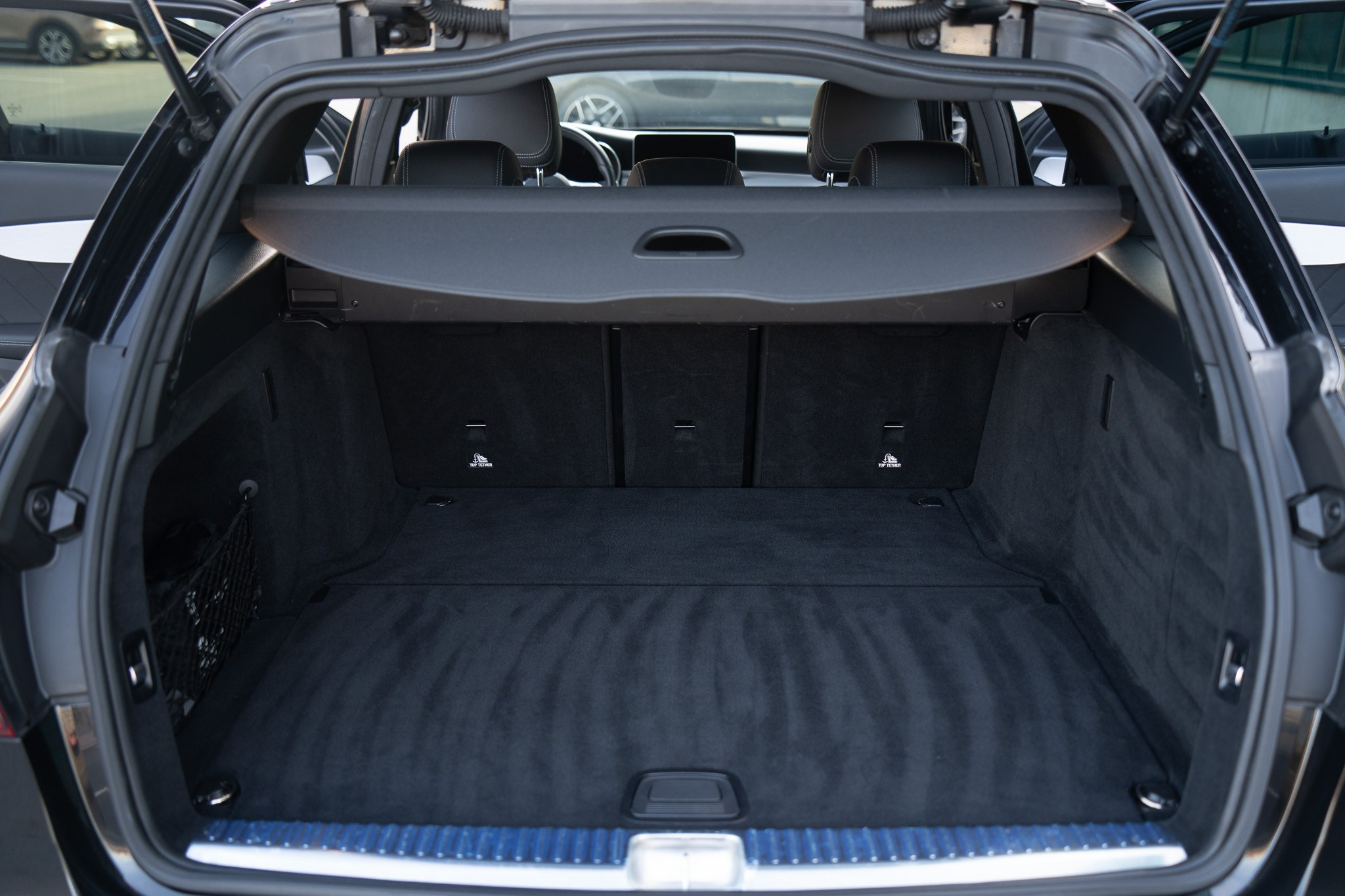 Mercedes-Benz C220 D 4MATIC. LOHA VISUALS — AUTOMOTIVE PHOTOGRAPHY