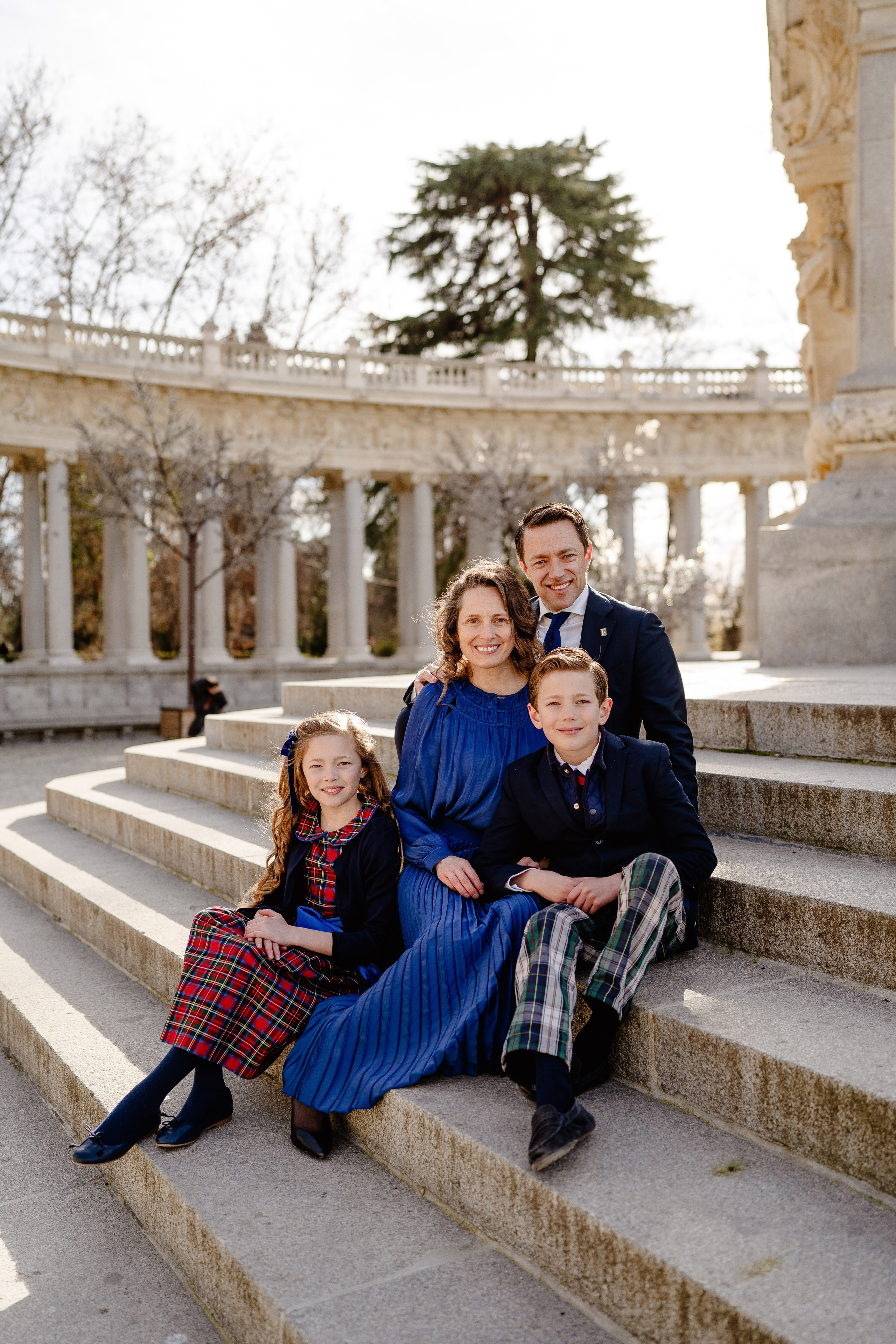 Family photoshoot in Retiro Park. Madrid Photographer for Proposals, Engagements & Families | Anya Petrova