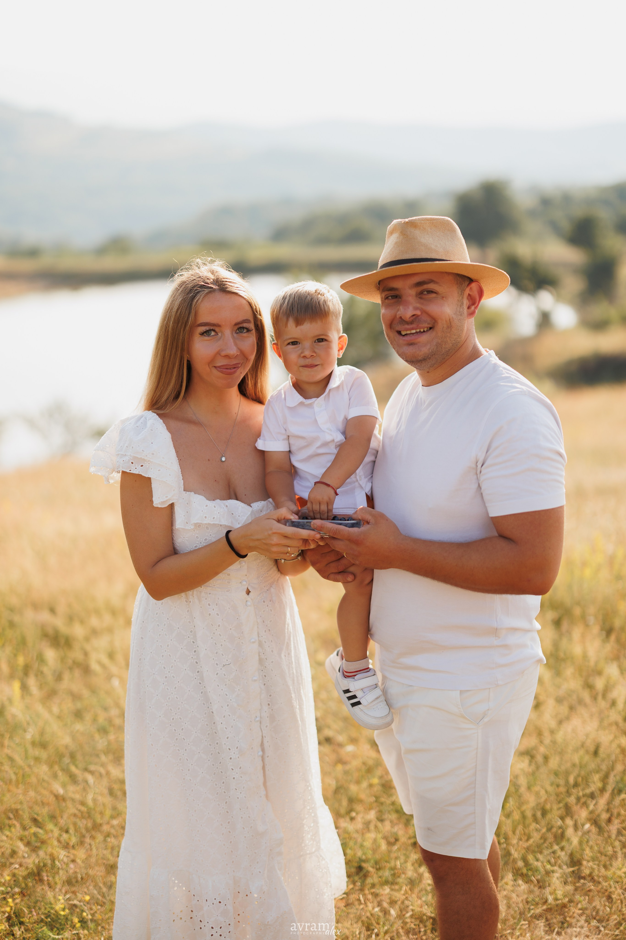 Elissa + Alex | Family. Alexandru Avram | Photographer
