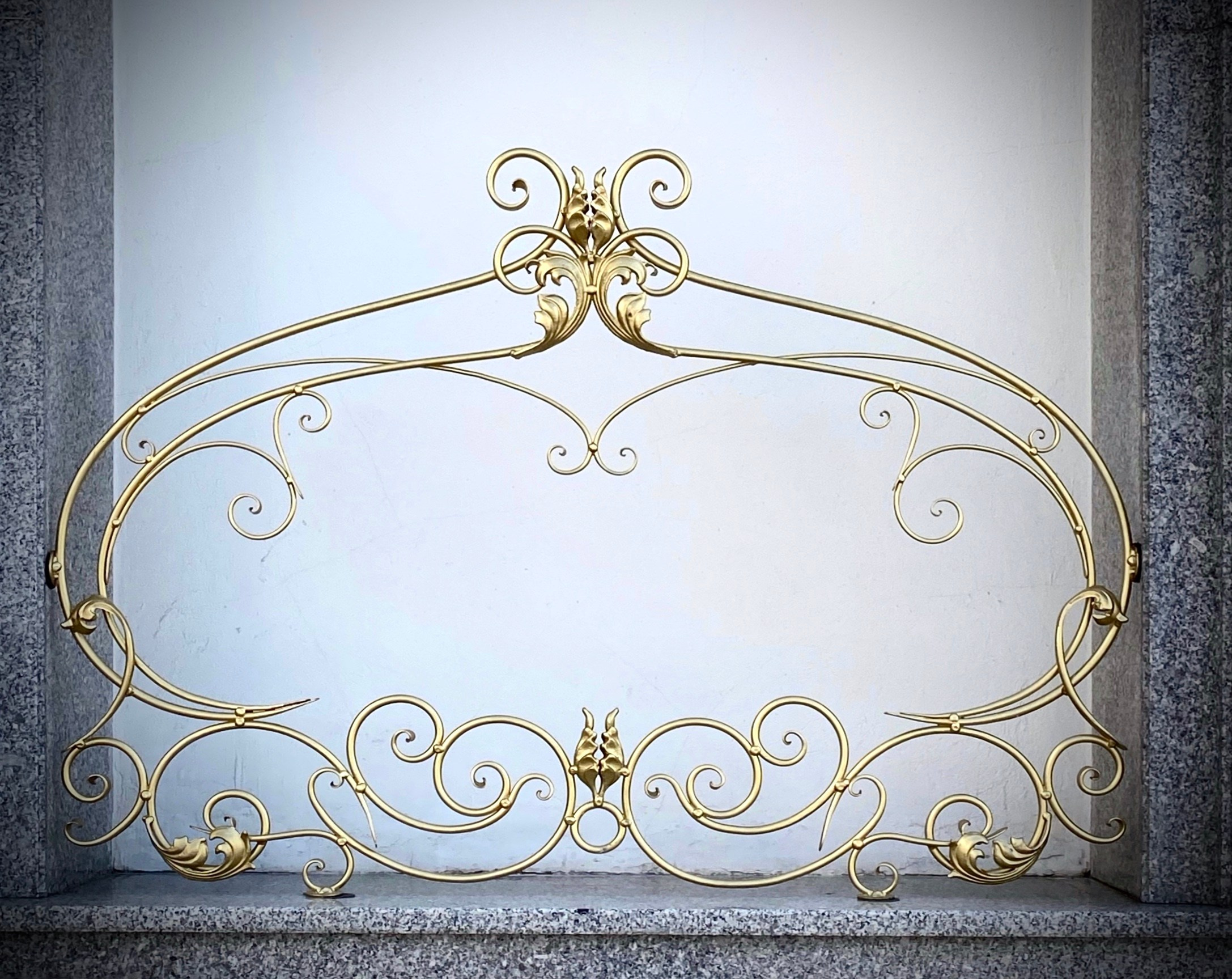 Цветочницы Храма-памятника в честь Всех Святых и в память о жертвах, спасению Отечества нашего послуживших в городе Минске Минской Епархии Белорусской Православной Церкви. 2018 - 2020 г. Сталь, лазерная резка, художественная ковка, сварка.