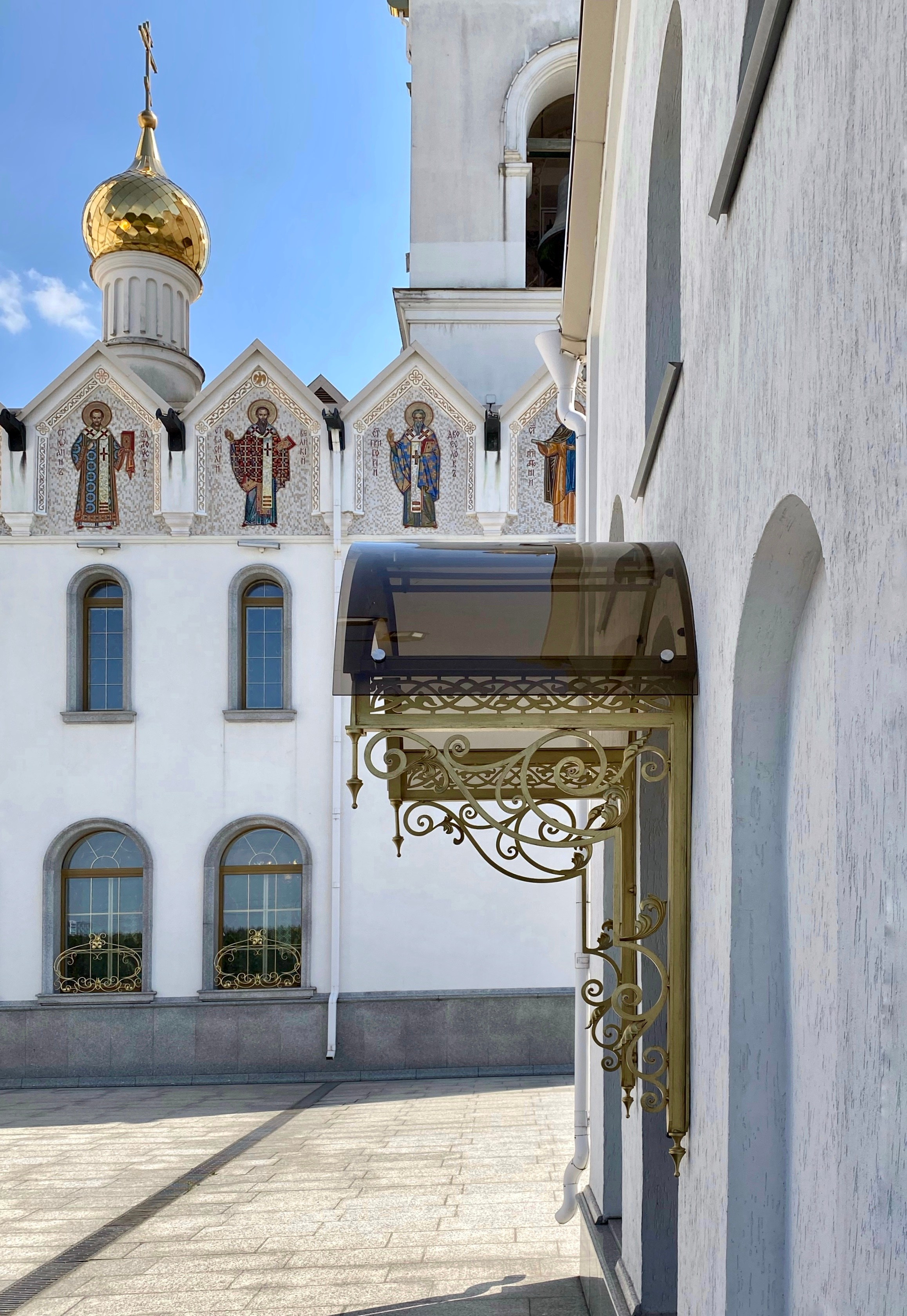 Козырьки Храма-памятника в честь Всех Святых. Скульптор кузнец Мария Тарлецкая