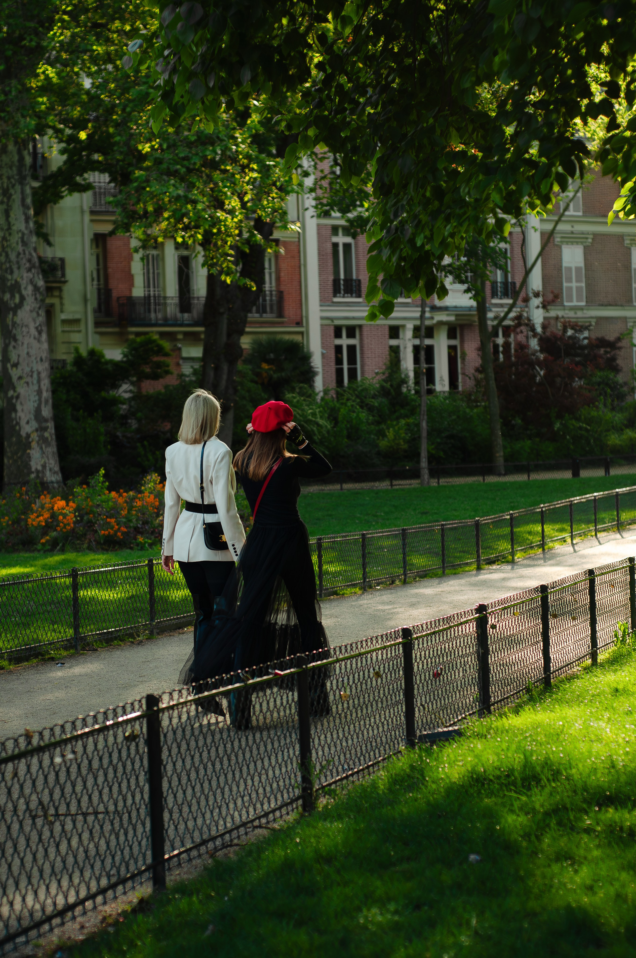 Фотосессия с подругой в Париже. Фотограф в Париже Полина Осипова
