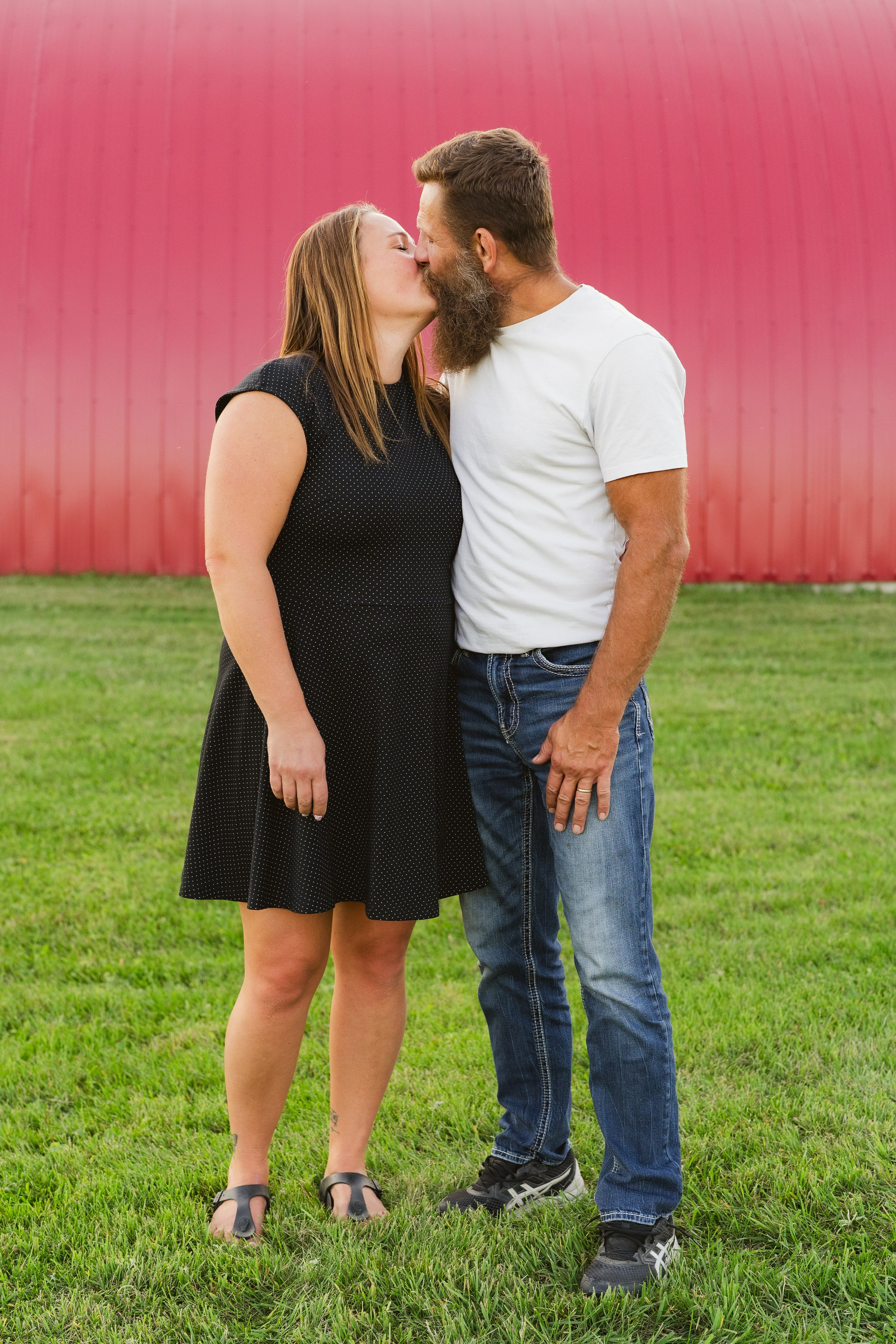 Tiffany and John’s family. Photographer Viktoriia Skavronskaya