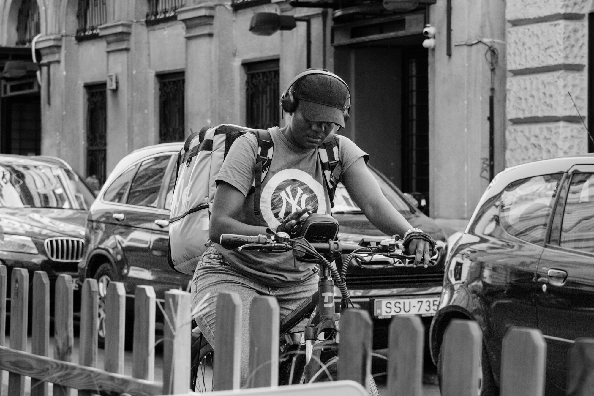 courier| Budapest 2026 | CANON 6D