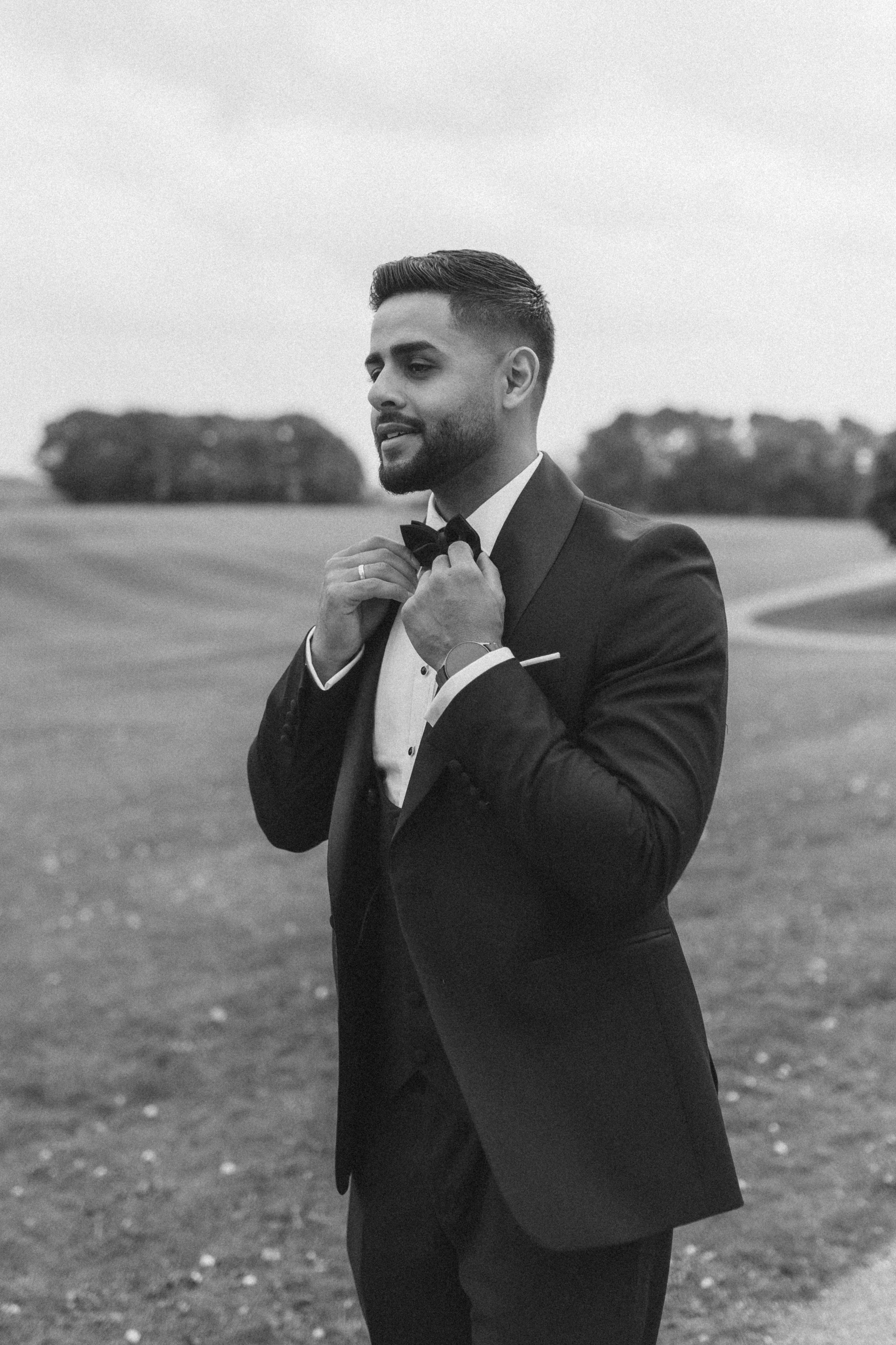 Love in the Garden. Wedding and Portrait Photographer Evie Moon